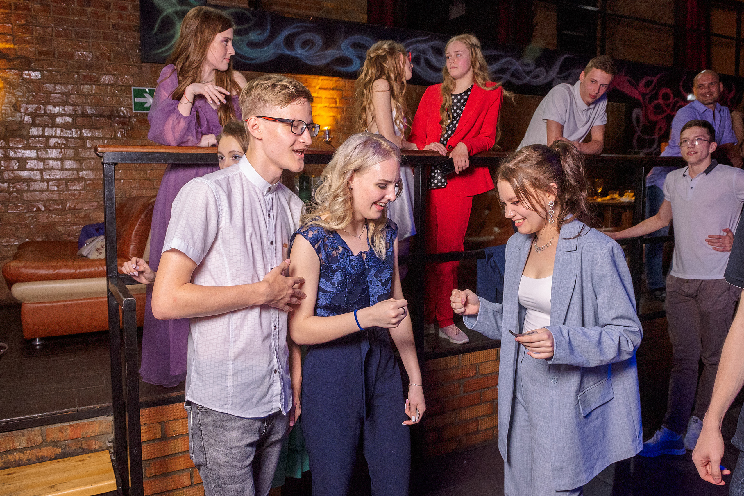 ВЫПУСКНОЙ 11А шк106. Семейный, свадебный, школьный фотограф в Железногорске Целуев Андрей