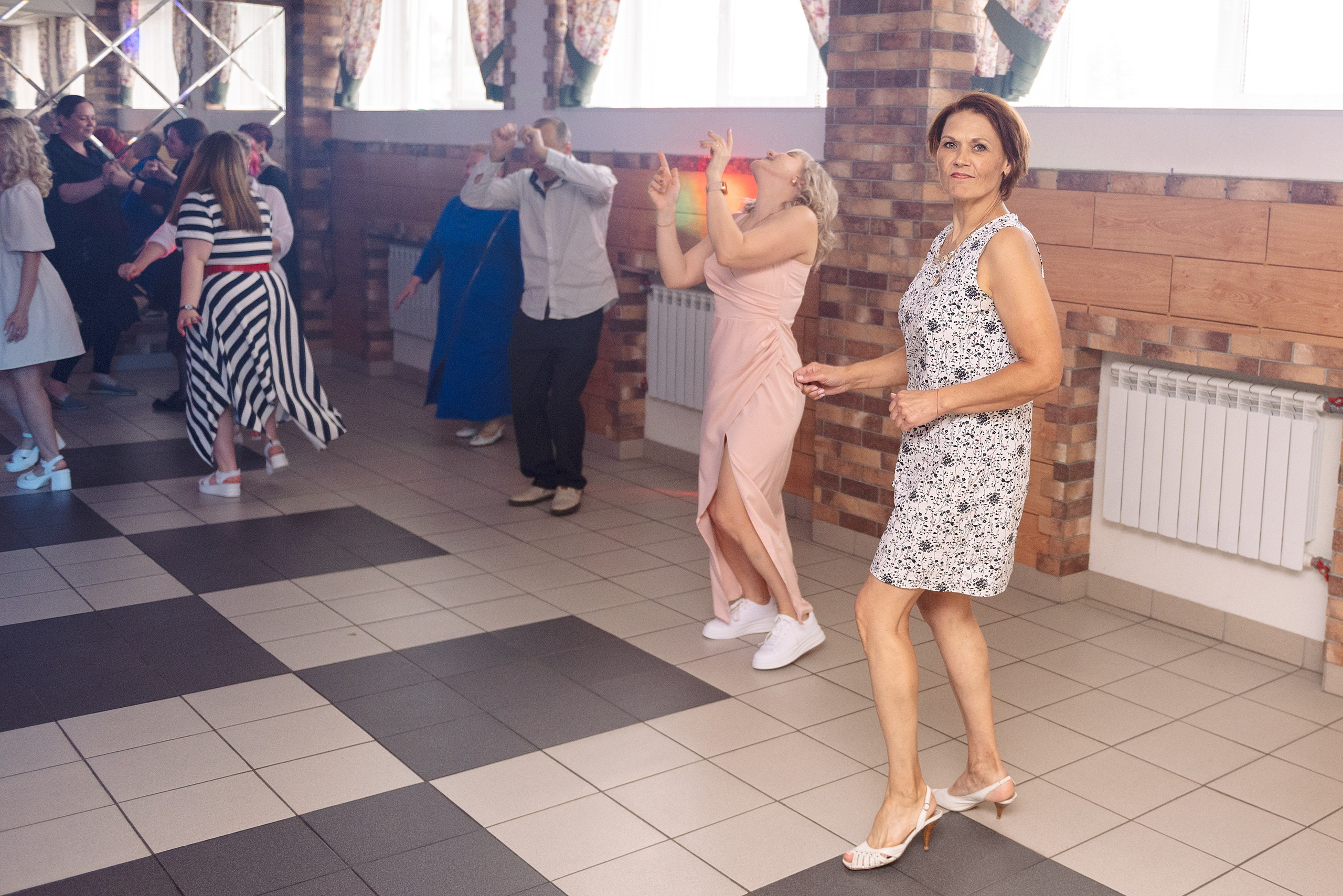 ВЫПУСКНОЙ 9кл. гимназия 91. Семейный, свадебный, школьный фотограф в Железногорске Целуев Андрей