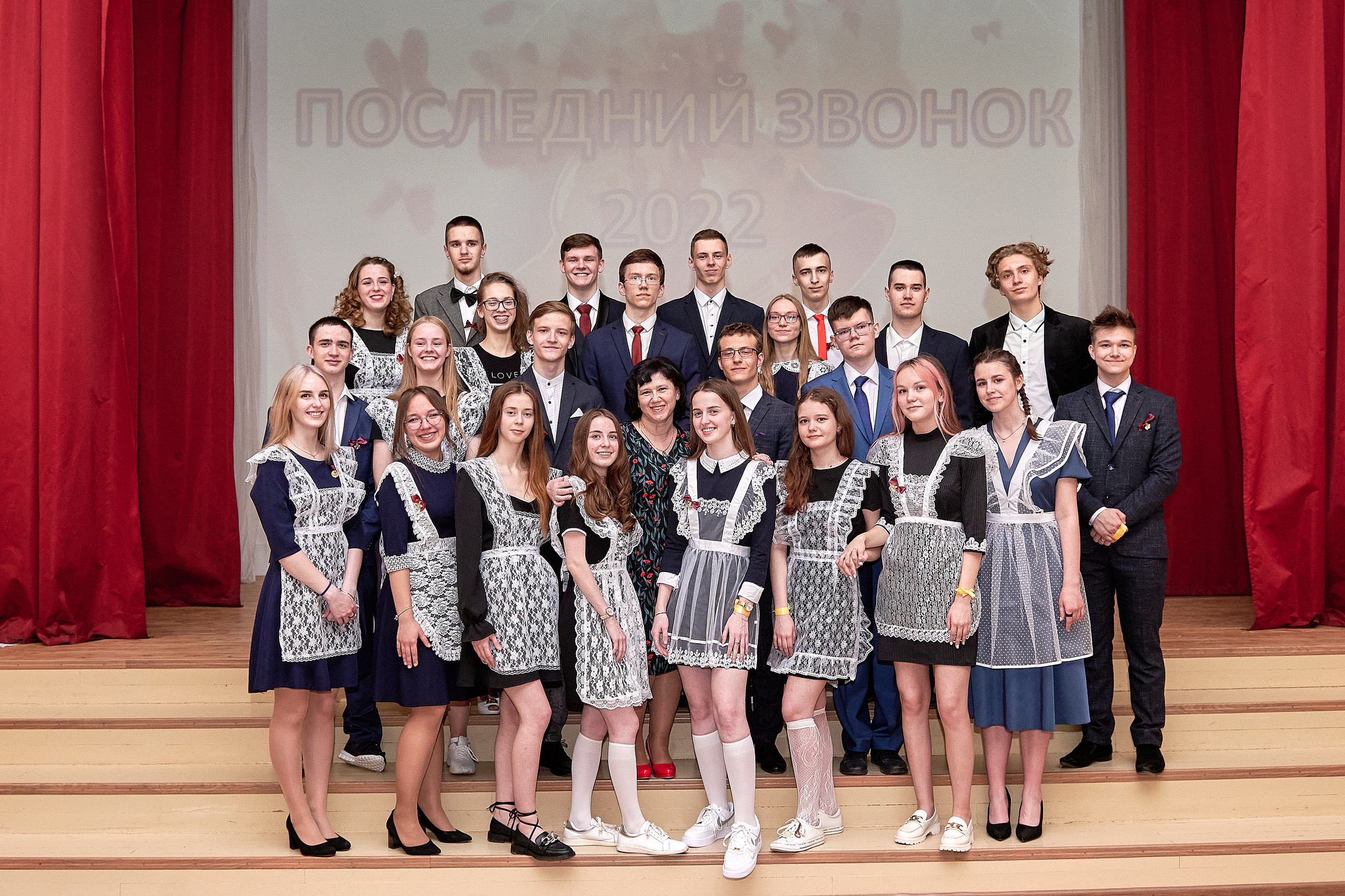 Последний звонок шк. 106 2022. Семейный, свадебный, школьный фотограф в Железногорске Целуев Андрей