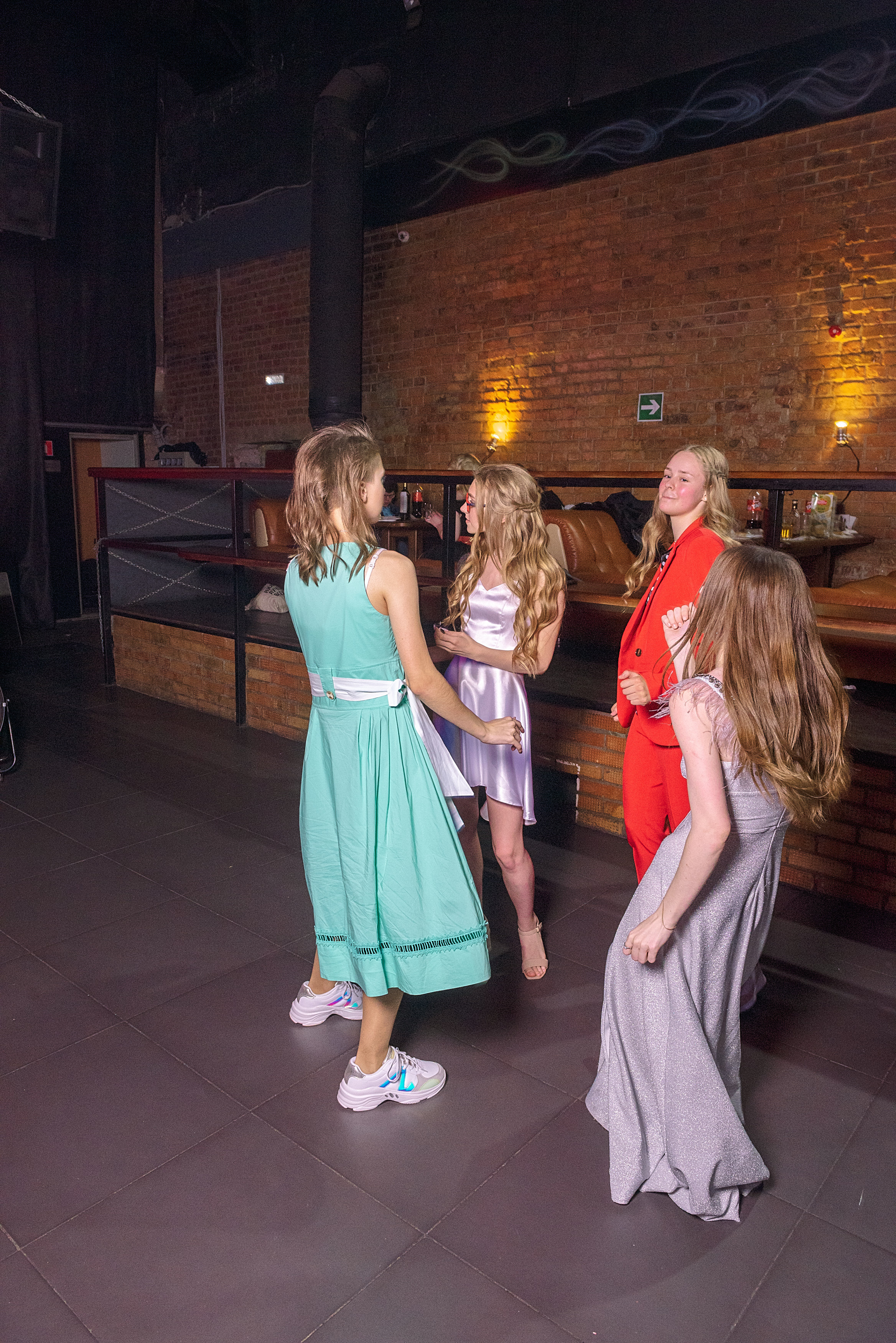 ВЫПУСКНОЙ 11А шк106. Семейный, свадебный, школьный фотограф в Железногорске Целуев Андрей