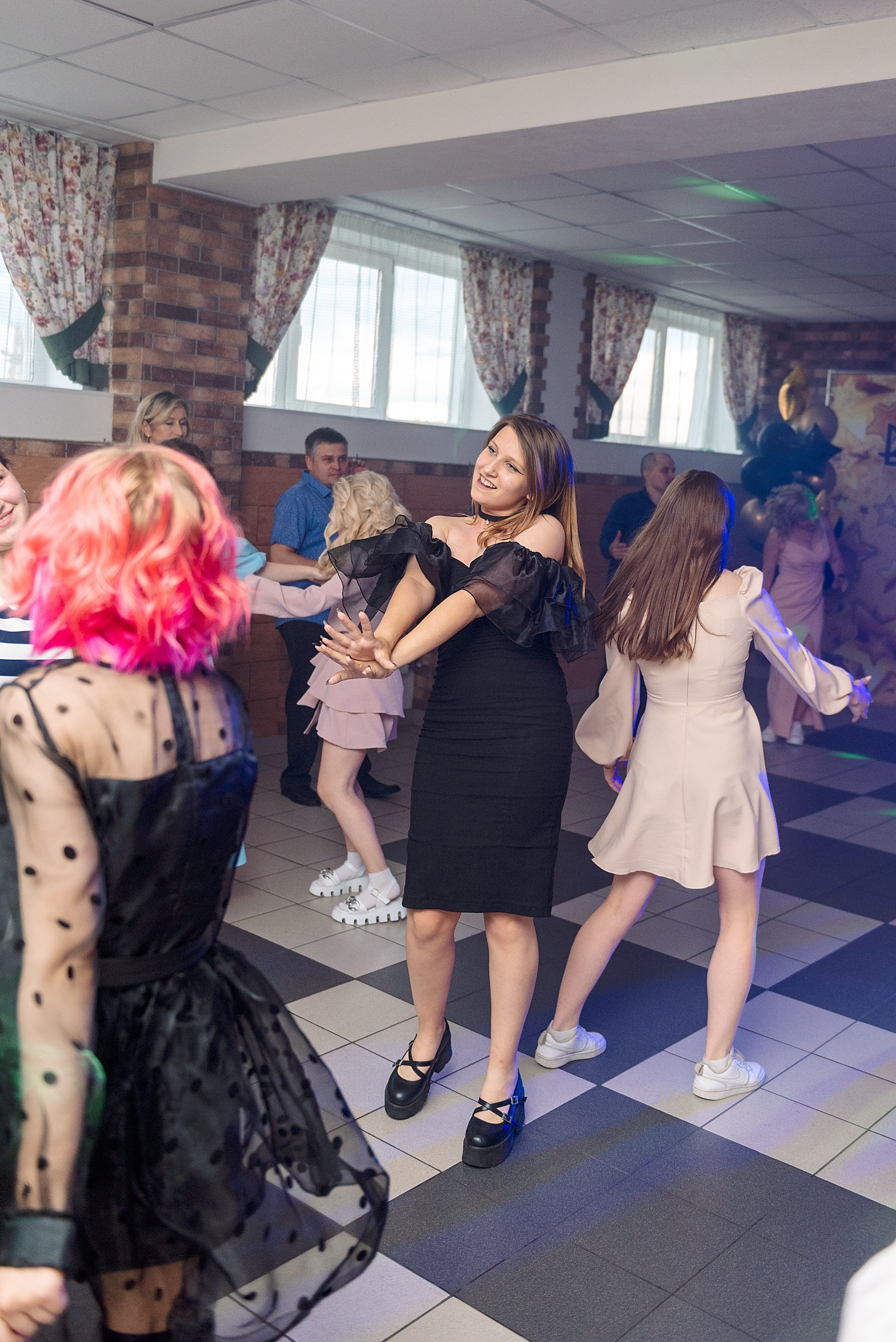 ВЫПУСКНОЙ 9кл. гимназия 91. Семейный, свадебный, школьный фотограф в Железногорске Целуев Андрей