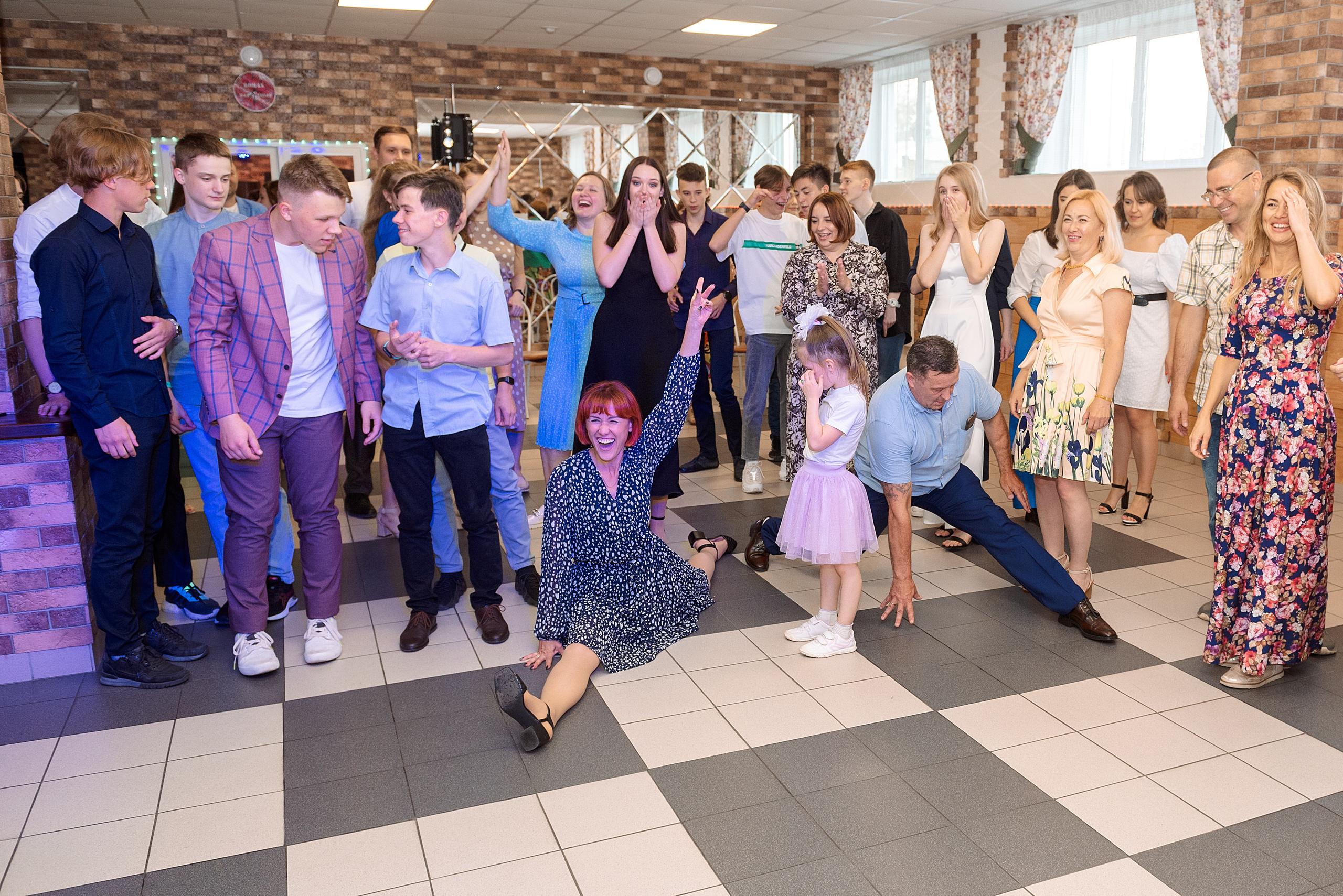 ВЫПУСКНОЙ 9кл. шк.106. Семейный, свадебный, школьный фотограф в Железногорске Целуев Андрей