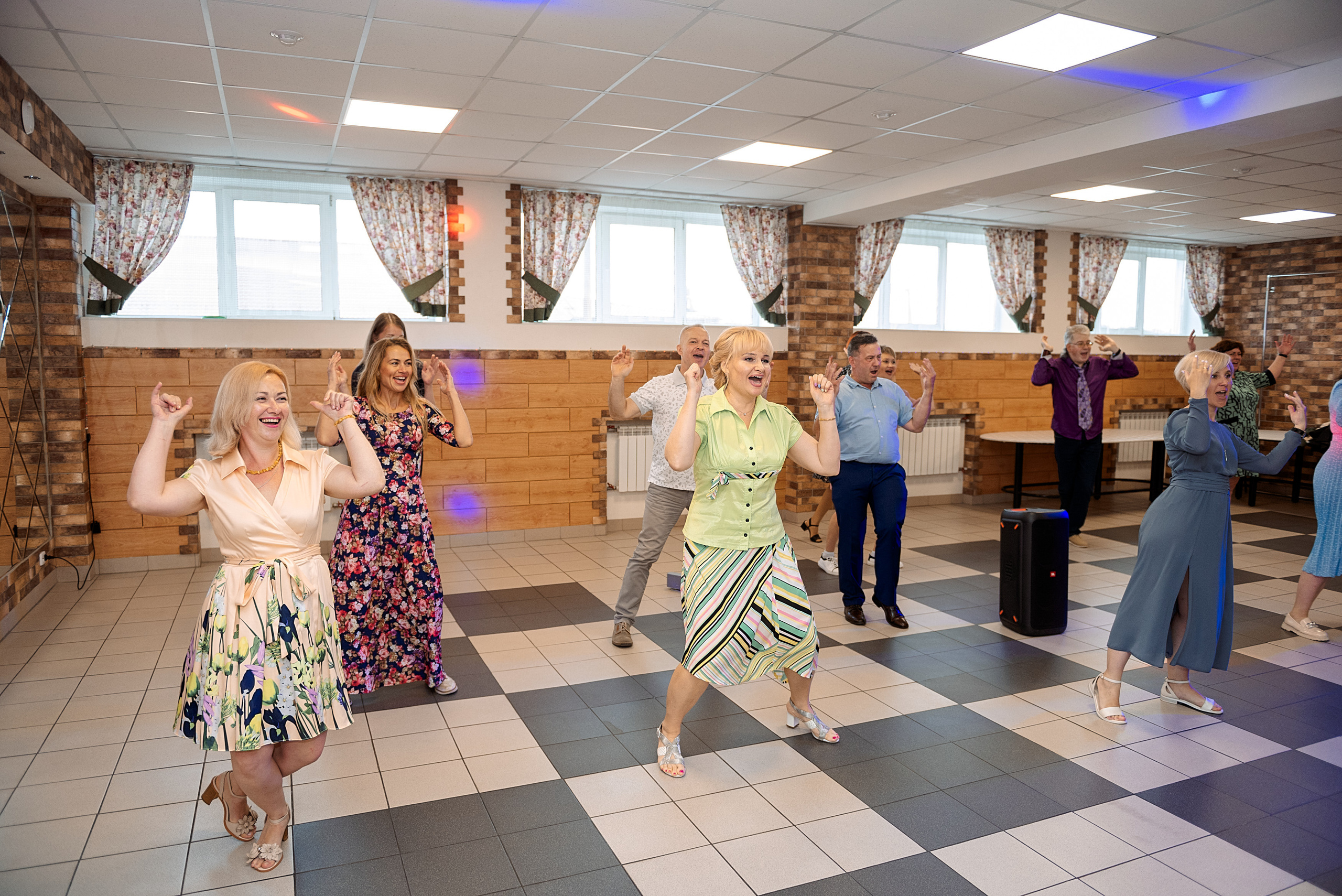 ВЫПУСКНОЙ 9кл. шк.106. Семейный, свадебный, школьный фотограф в Железногорске Целуев Андрей