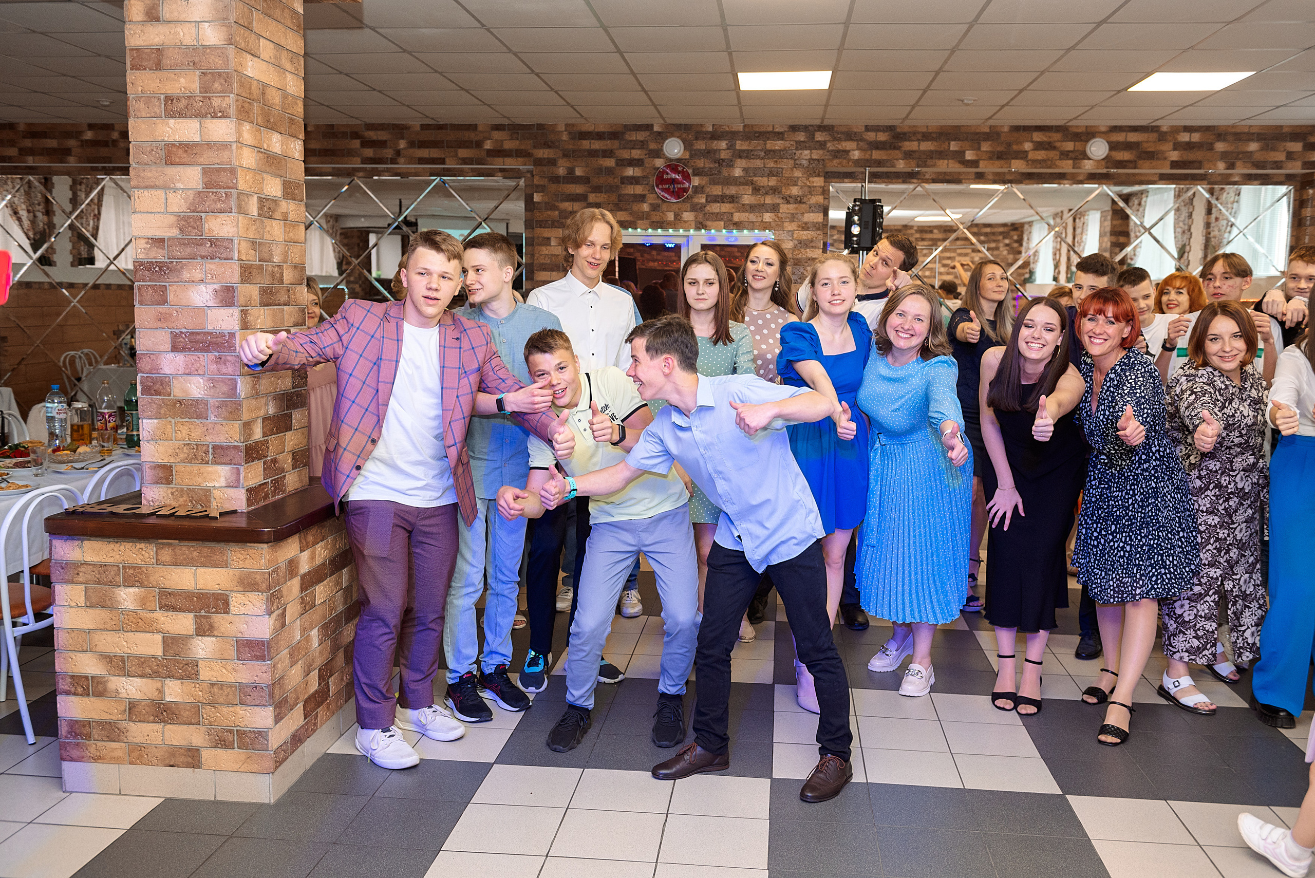 ВЫПУСКНОЙ 9кл. шк.106. Семейный, свадебный, школьный фотограф в Железногорске Целуев Андрей