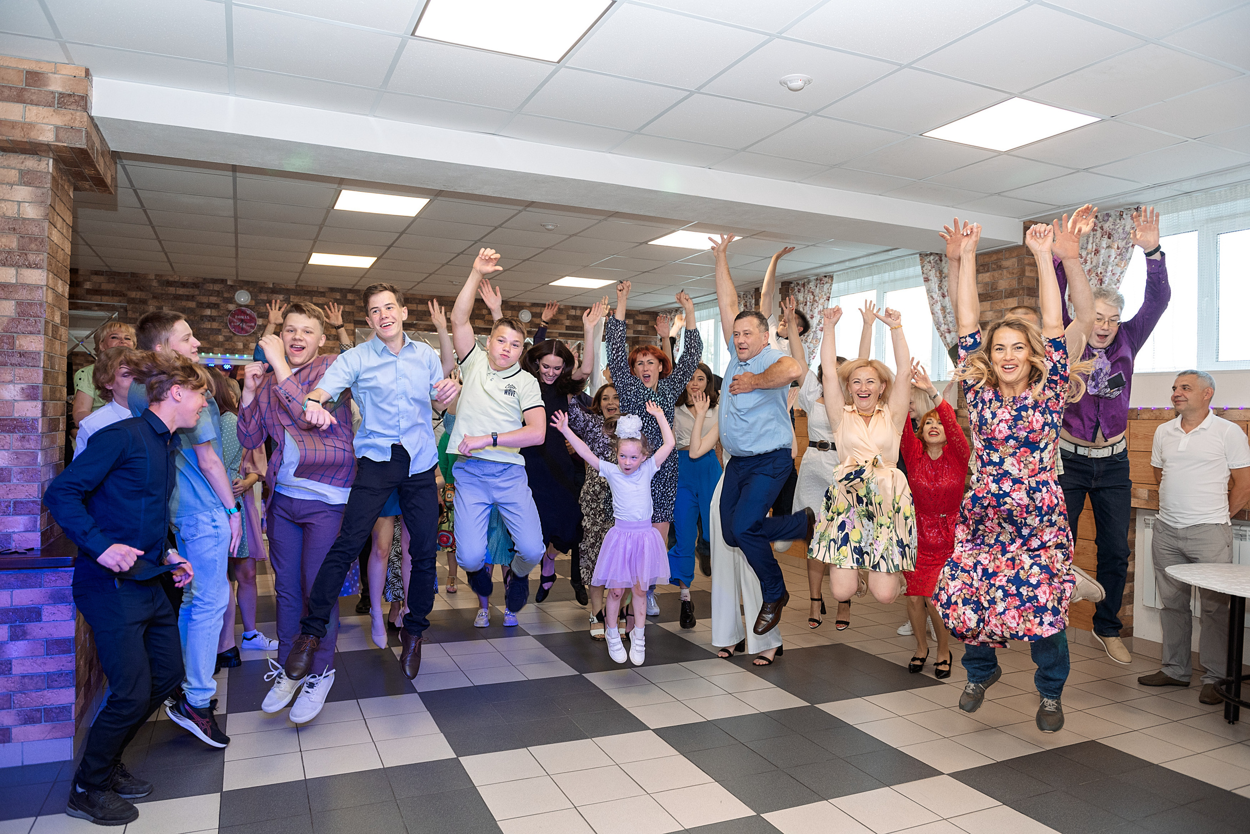 ВЫПУСКНОЙ 9кл. шк.106. Семейный, свадебный, школьный фотограф в Железногорске Целуев Андрей