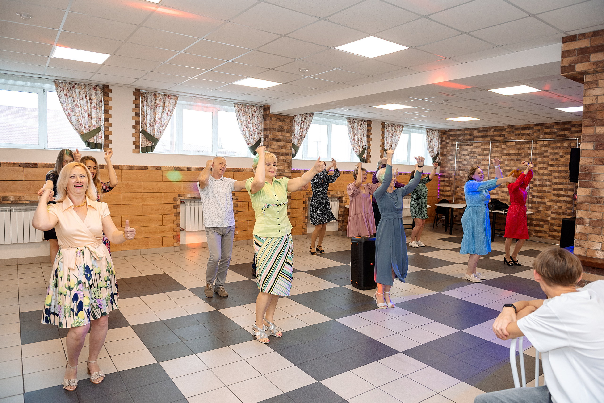 ВЫПУСКНОЙ 9кл. шк.106. Семейный, свадебный, школьный фотограф в Железногорске Целуев Андрей