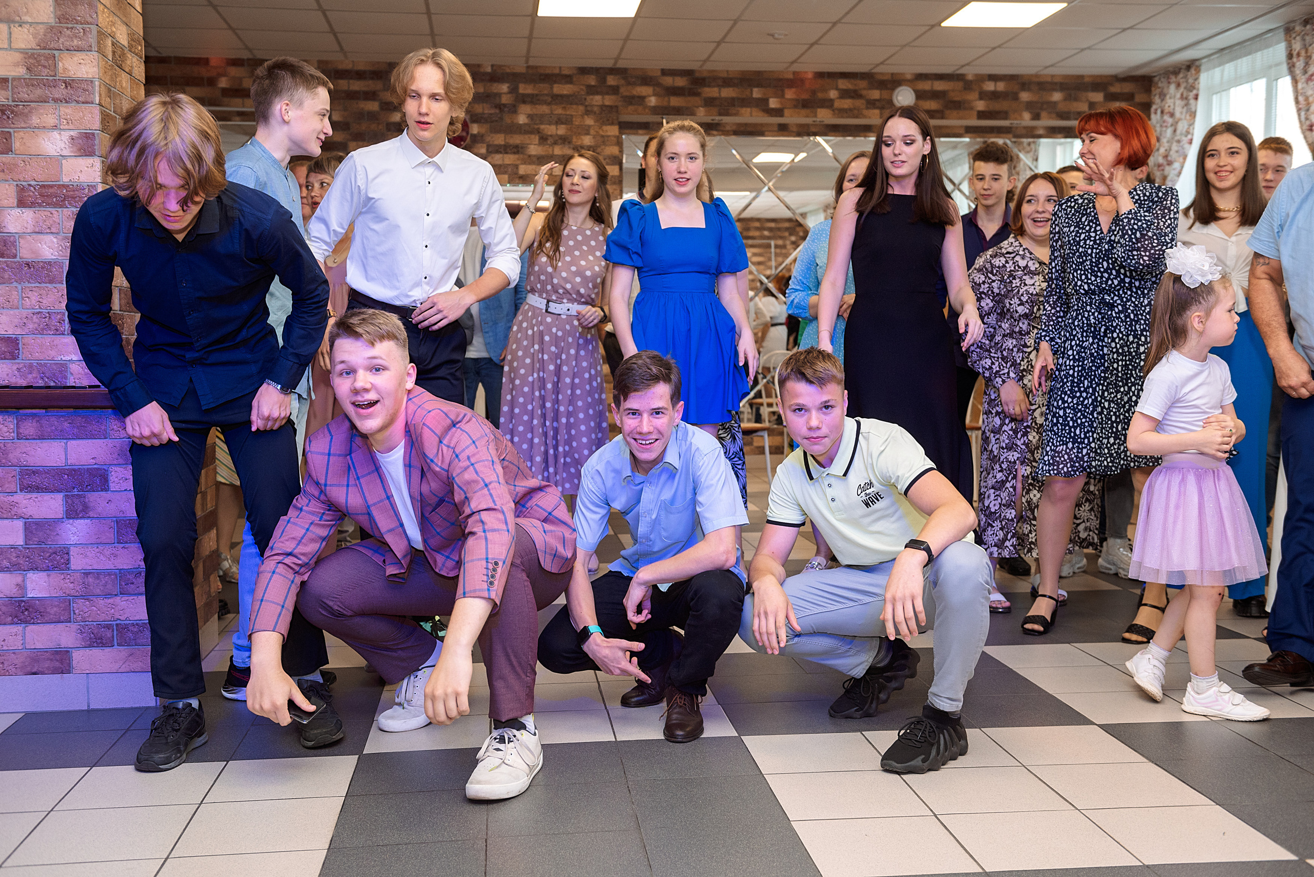 ВЫПУСКНОЙ 9кл. шк.106. Семейный, свадебный, школьный фотограф в Железногорске Целуев Андрей