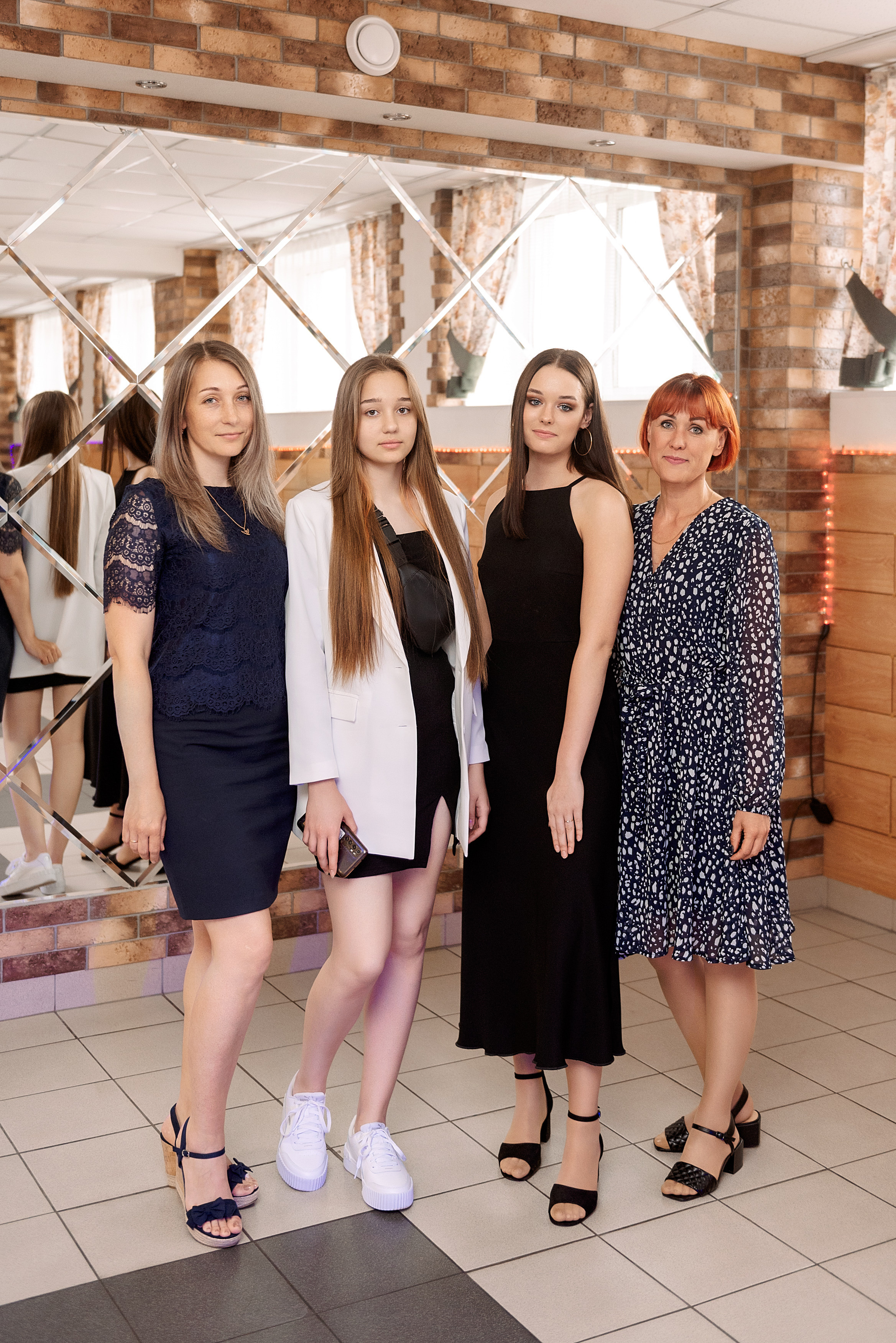 ВЫПУСКНОЙ 9кл. шк.106. Семейный, свадебный, школьный фотограф в Железногорске Целуев Андрей