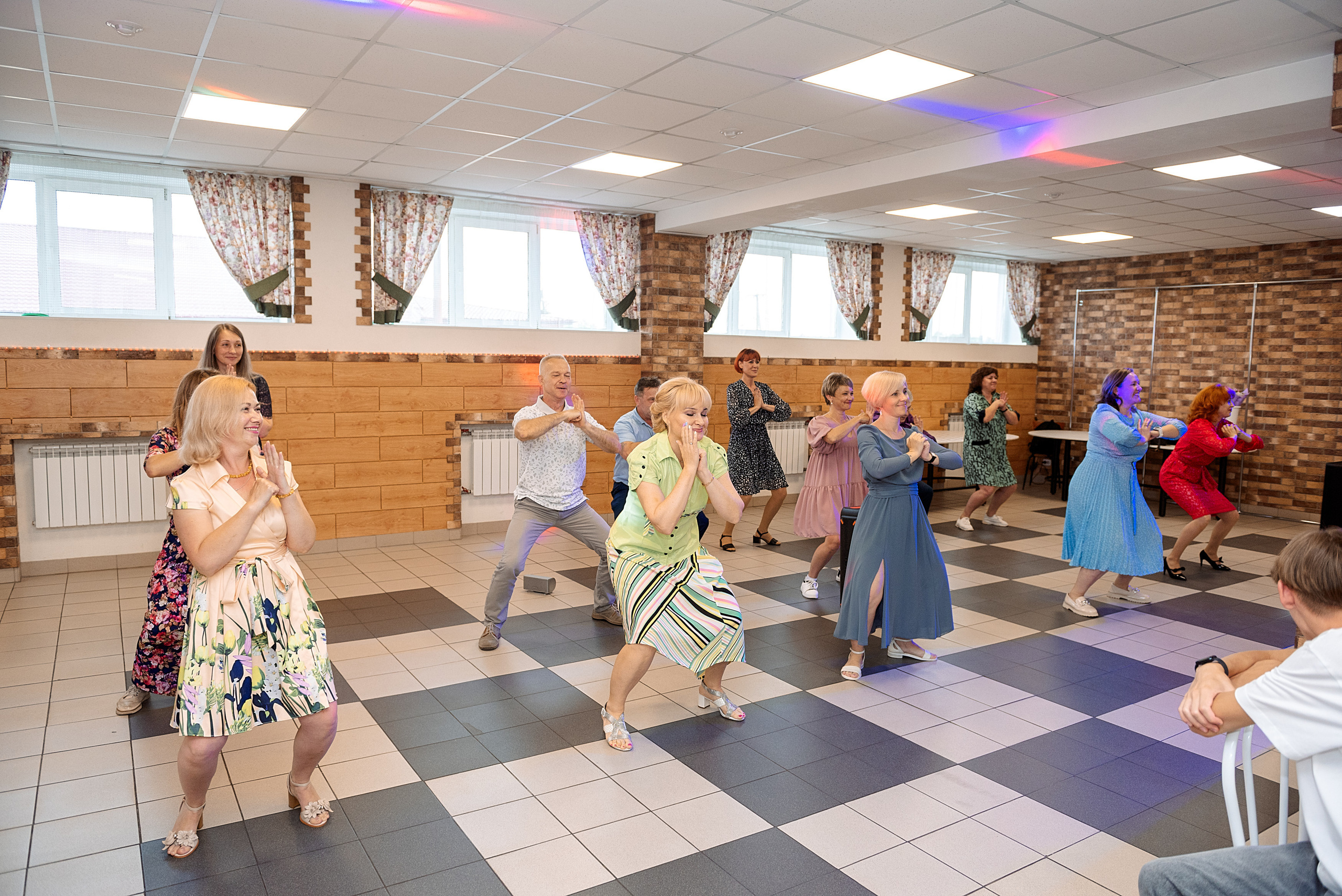 ВЫПУСКНОЙ 9кл. шк.106. Семейный, свадебный, школьный фотограф в Железногорске Целуев Андрей