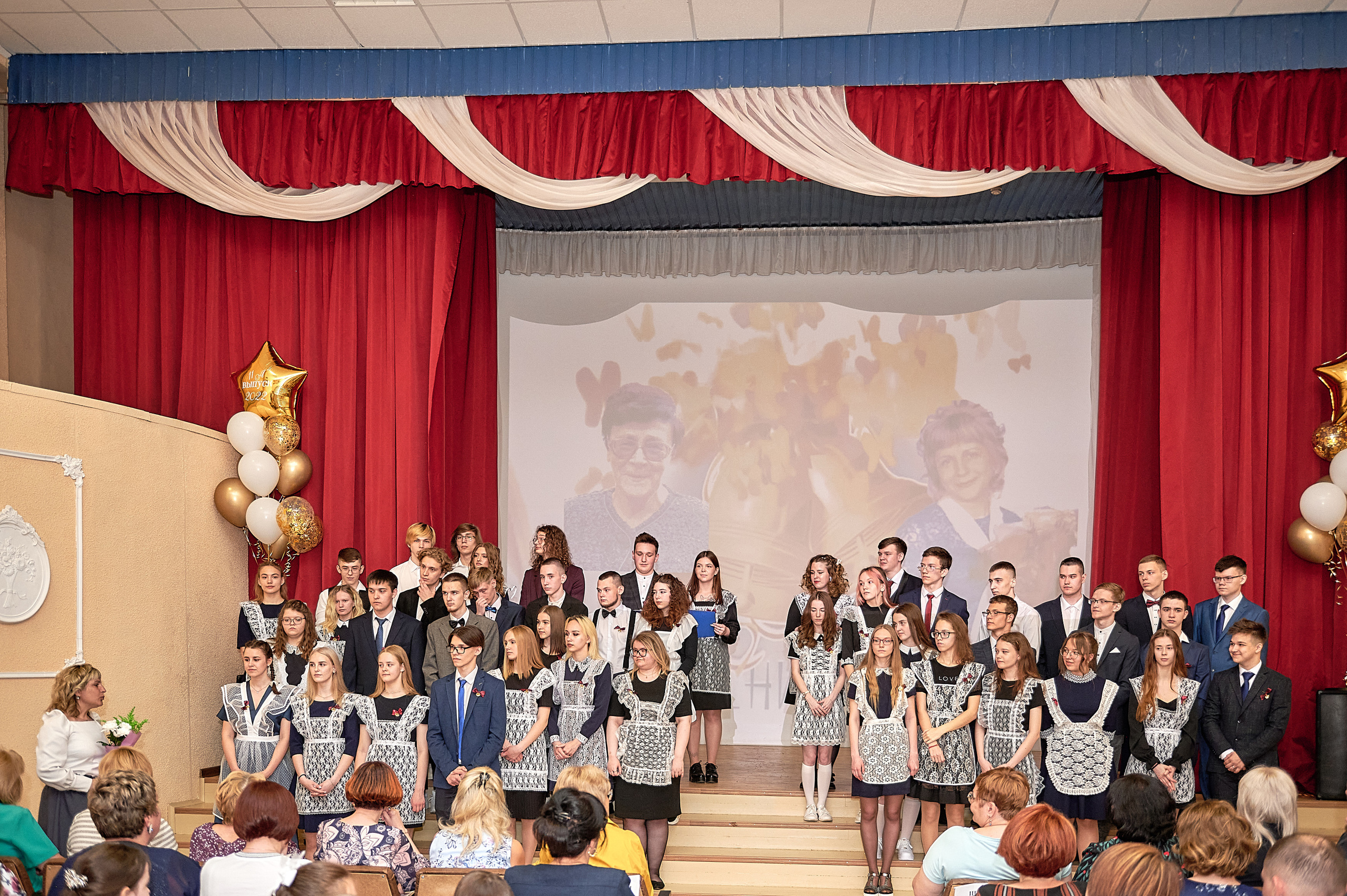 Последний звонок шк. 106 2022. Семейный, свадебный, школьный фотограф в Железногорске Целуев Андрей