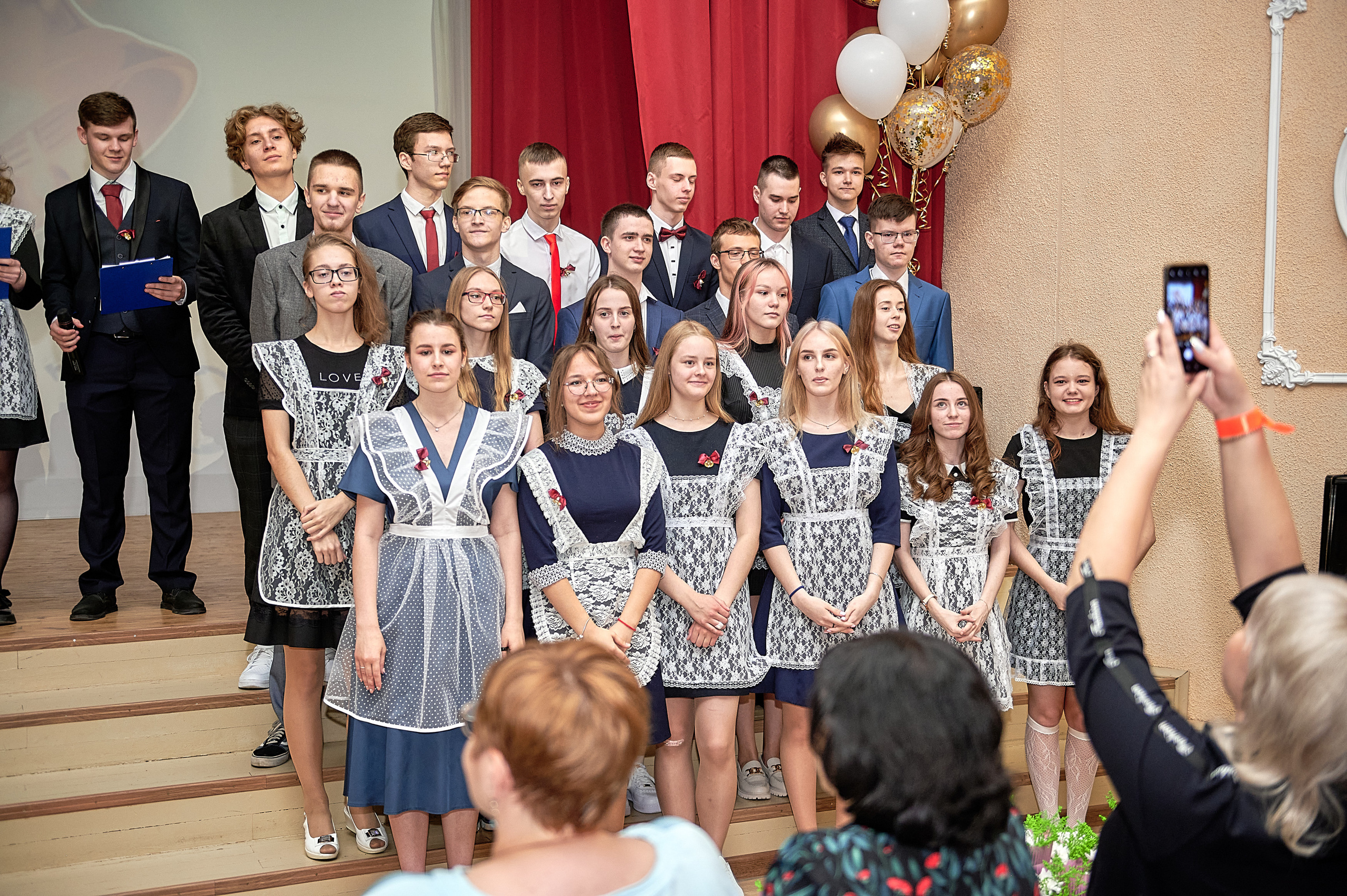 Последний звонок шк. 106 2022. Семейный, свадебный, школьный фотограф в Железногорске Целуев Андрей