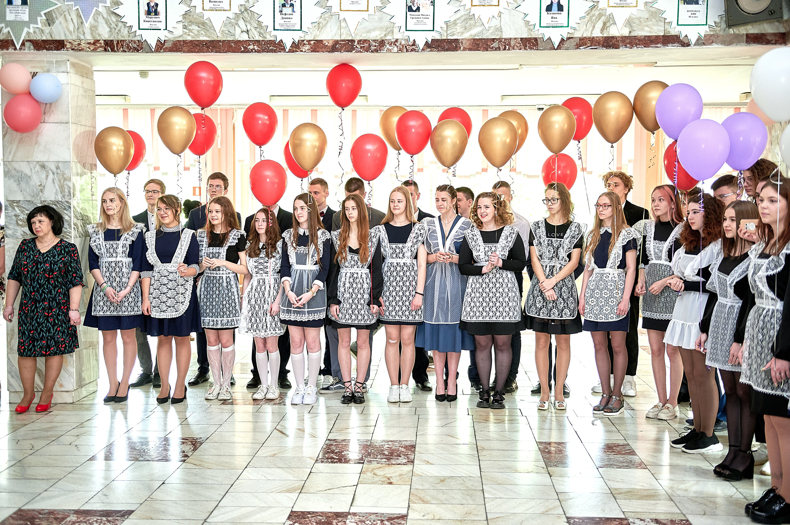 Последний звонок шк. 106 2022. Семейный, свадебный, школьный фотограф в Железногорске Целуев Андрей