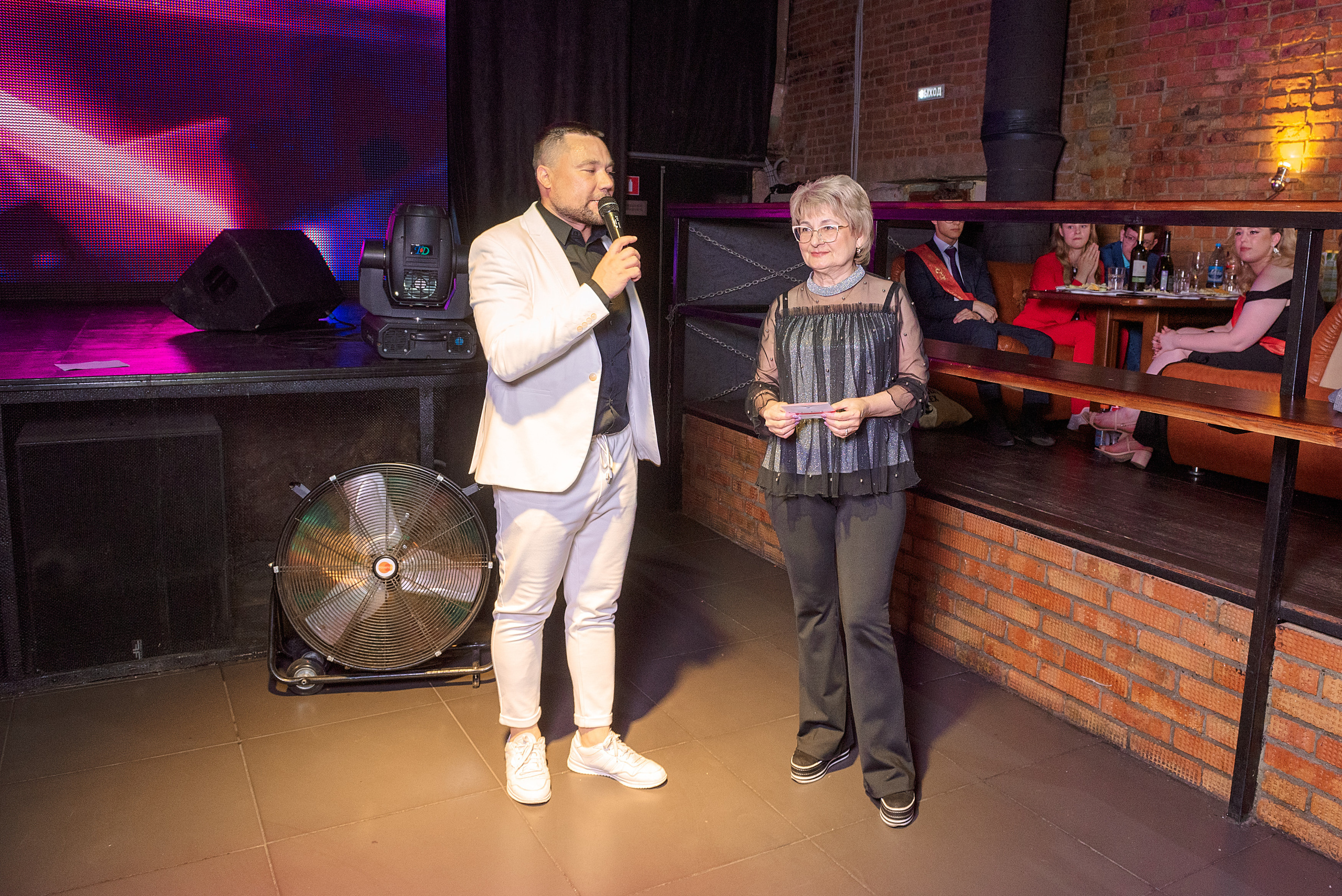 ВЫПУСКНОЙ 11А шк106. Семейный, свадебный, школьный фотограф в Железногорске Целуев Андрей