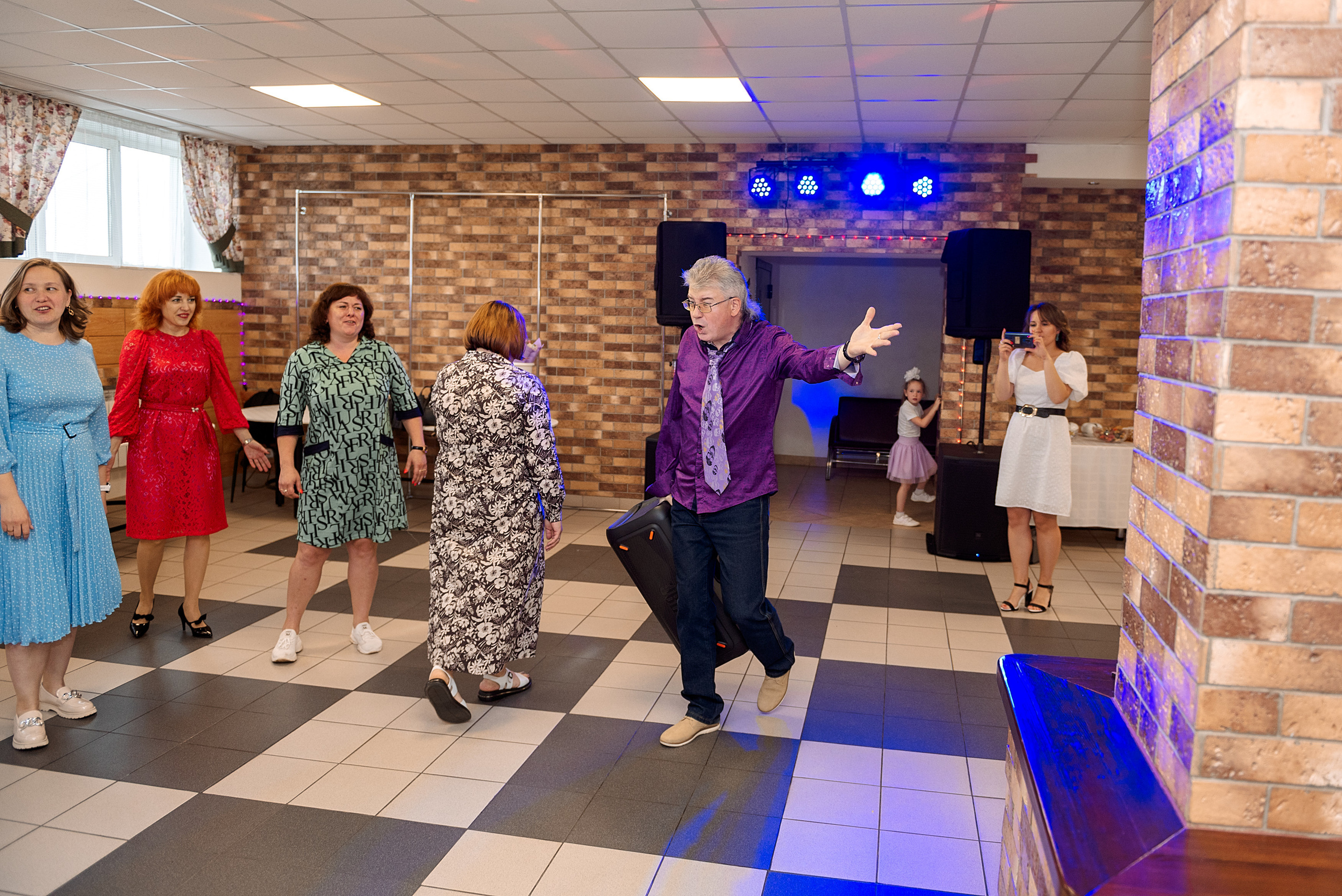 ВЫПУСКНОЙ 9кл. шк.106. Семейный, свадебный, школьный фотограф в Железногорске Целуев Андрей