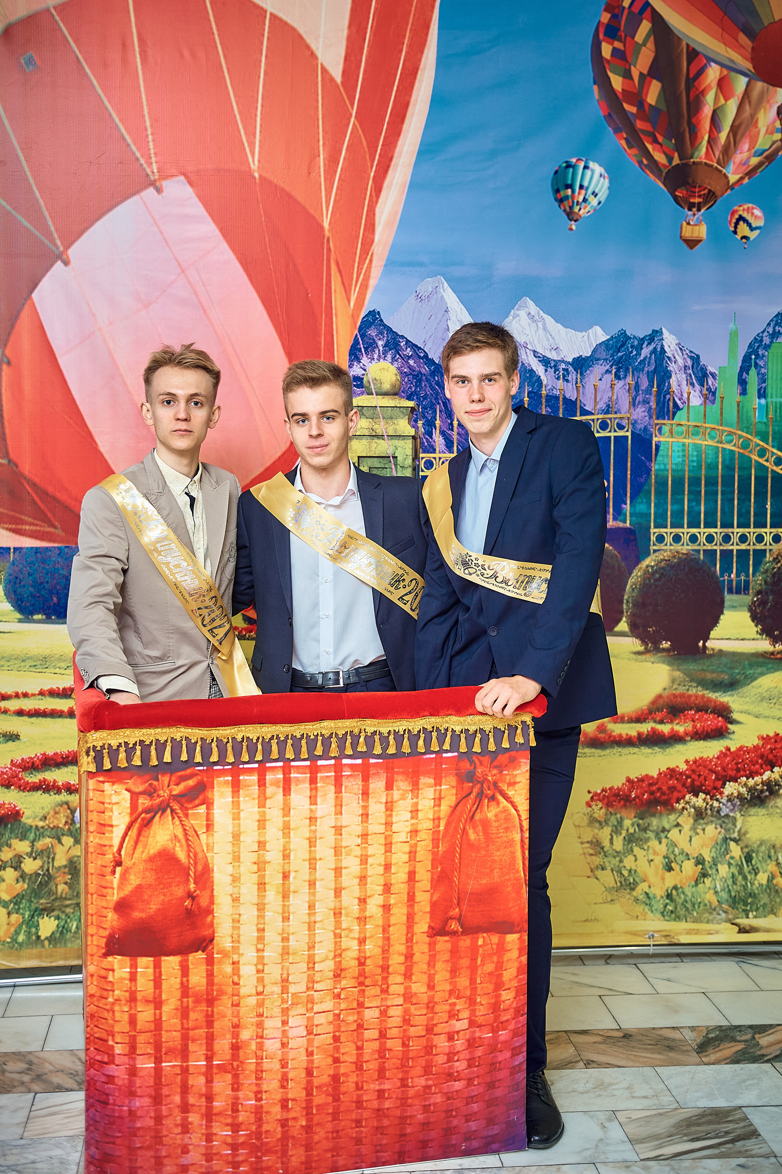 Выпускной 11 кл школа 100 2021 г. Семейный, свадебный, школьный фотограф в Железногорске Целуев Андрей