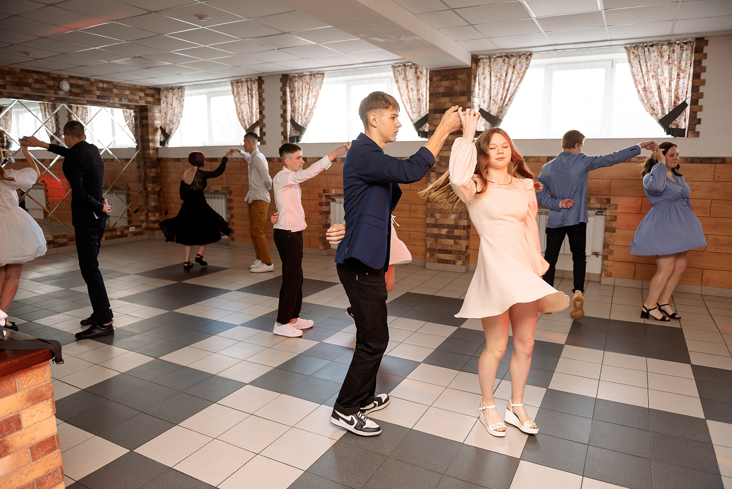 ВЫПУСКНОЙ 9кл. гимназия 91. Семейный, свадебный, школьный фотограф в Железногорске Целуев Андрей