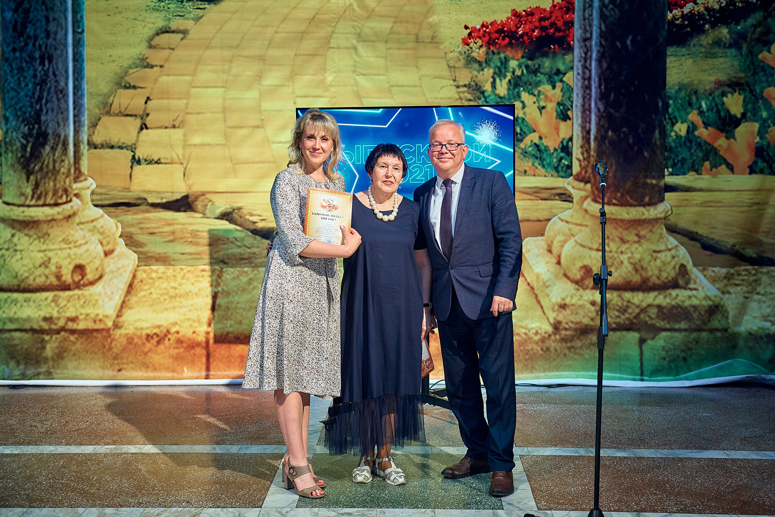 Выпускной 11 кл школа 100 2021 г. Семейный, свадебный, школьный фотограф в Железногорске Целуев Андрей