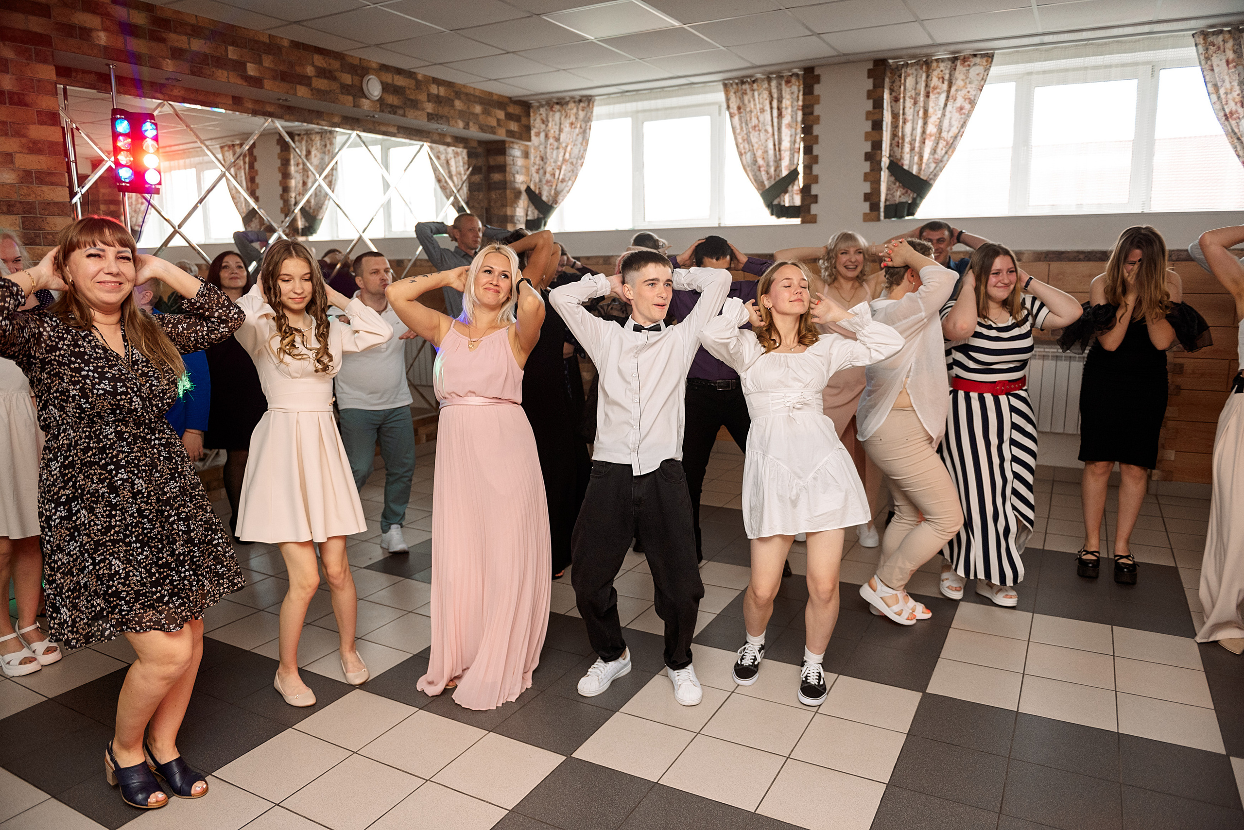 ВЫПУСКНОЙ 9кл. гимназия 91. Семейный, свадебный, школьный фотограф в Железногорске Целуев Андрей