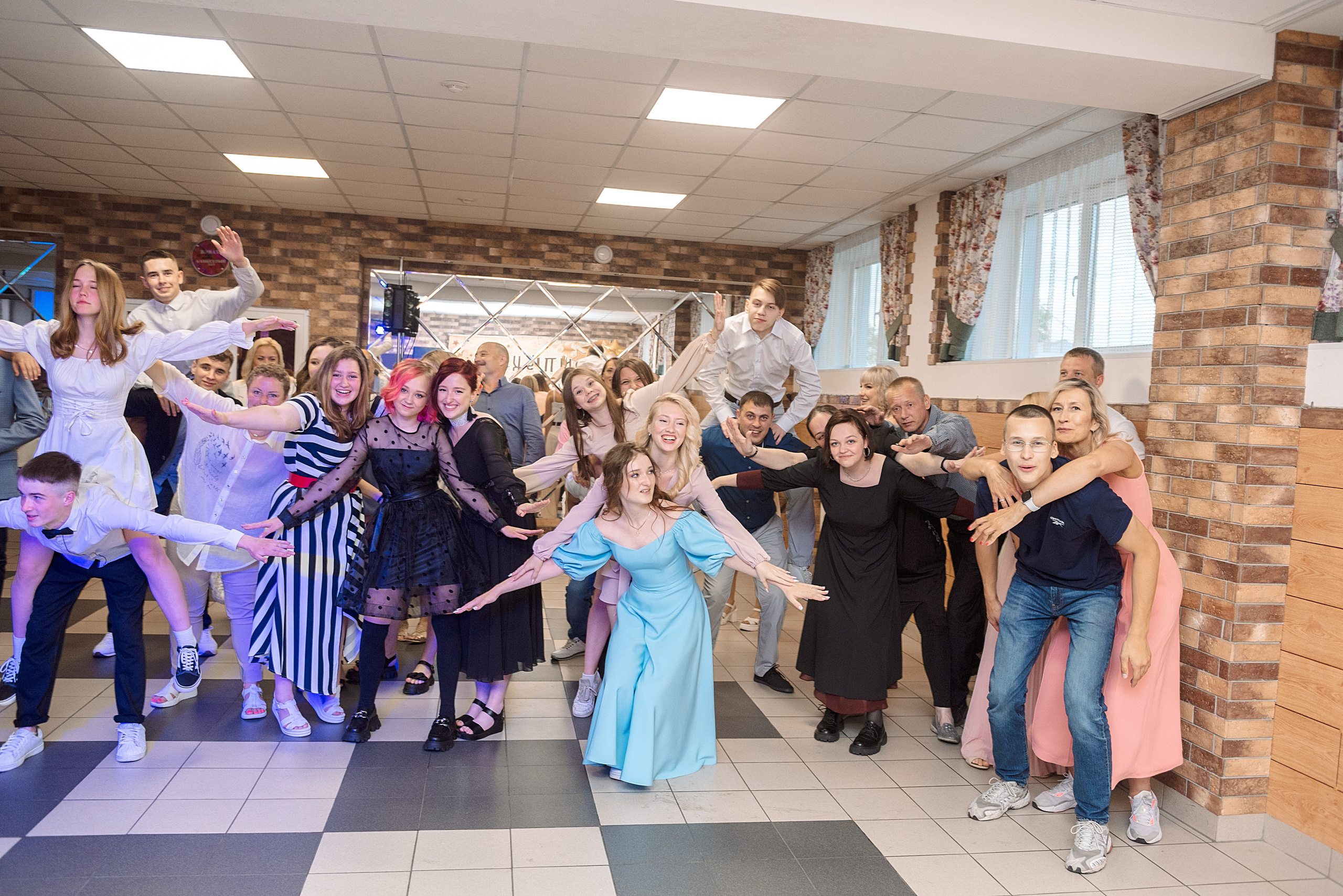 ВЫПУСКНОЙ 9кл. гимназия 91. Семейный, свадебный, школьный фотограф в Железногорске Целуев Андрей