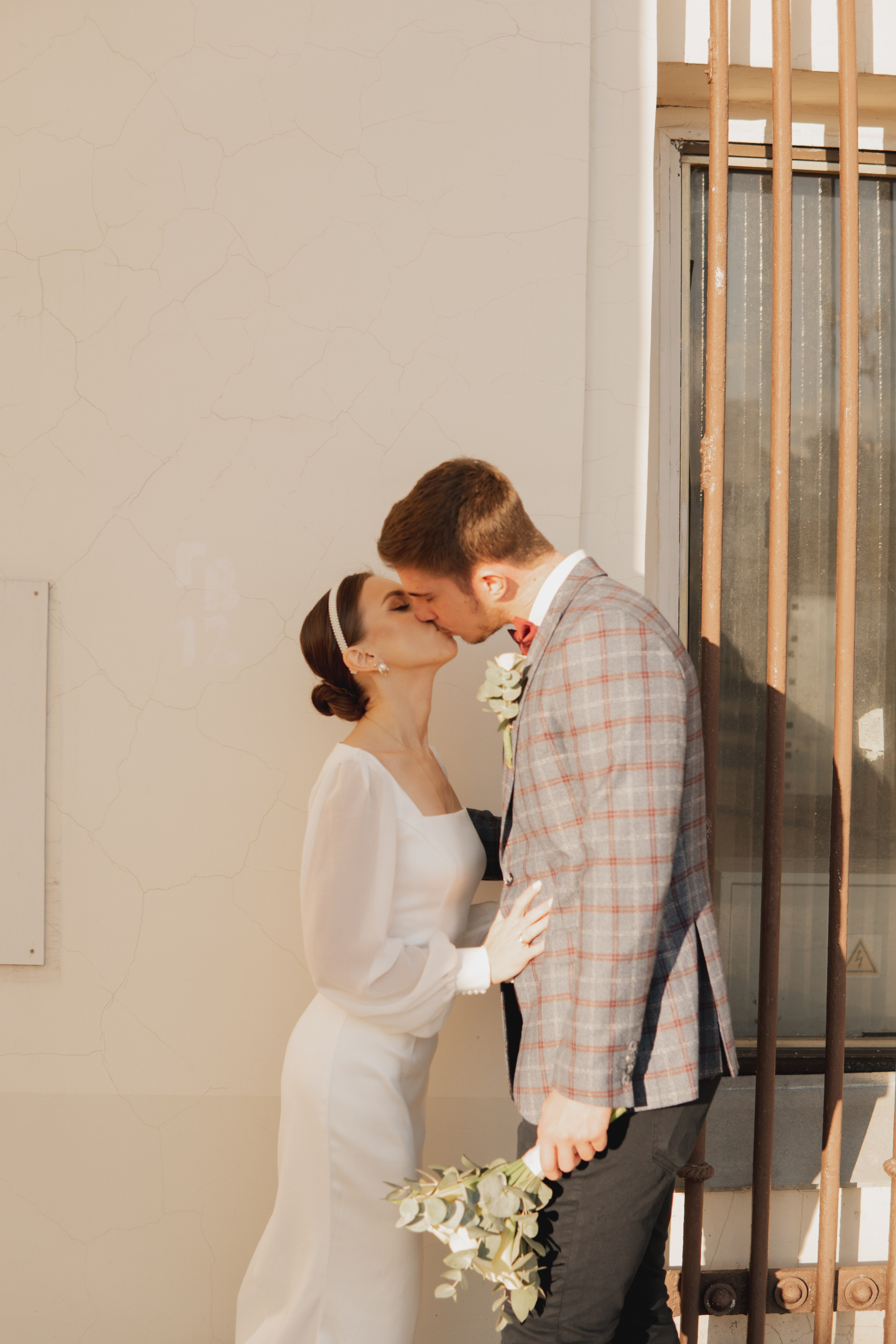 Свадебная прогулка. Мы тонем в лучах нежных объятий. Свадебный и портретный фотограф в Москве, Светлана Янковая