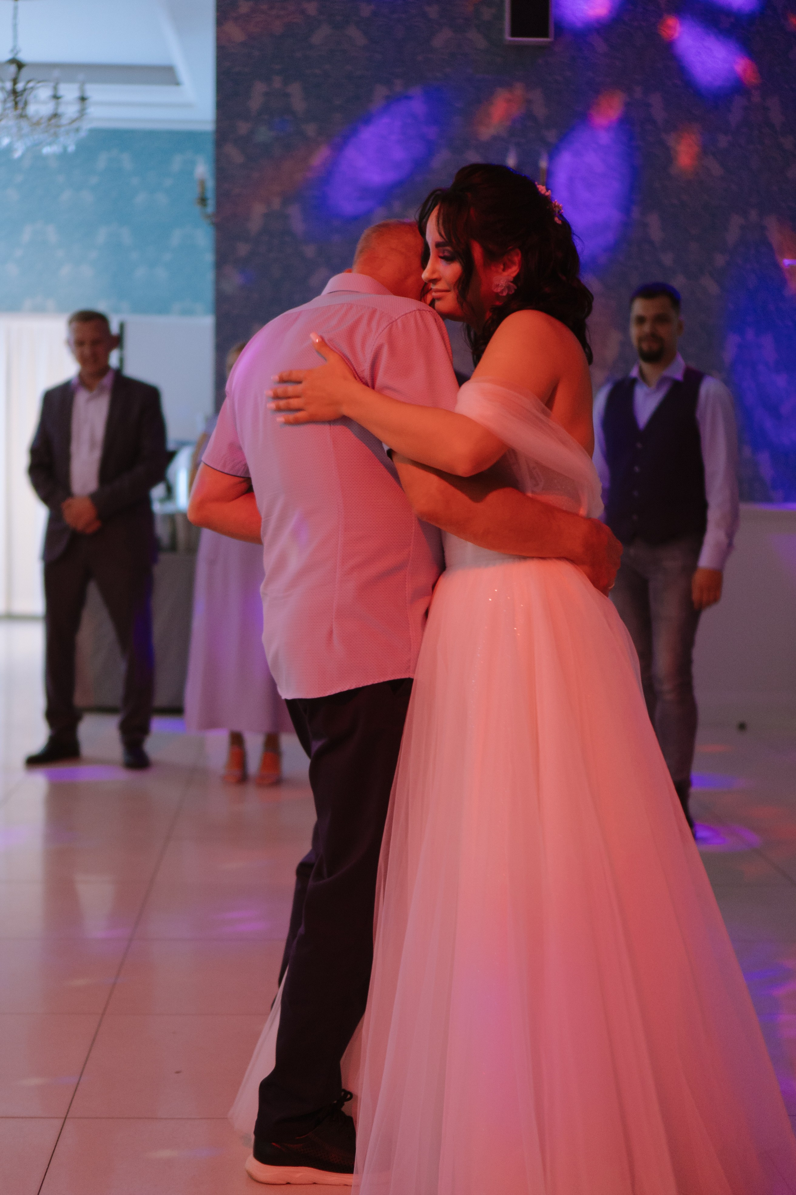 ТАНЕЦ ОТЦА И ДОЧЕРИ НА БАНКЕТЕ (СВАДЕБНАЯ ФОТОСЕСИИЯ БАНКЕТА). Профессиональный фотограф, Санкт-Петербург — Виктория Богомолова