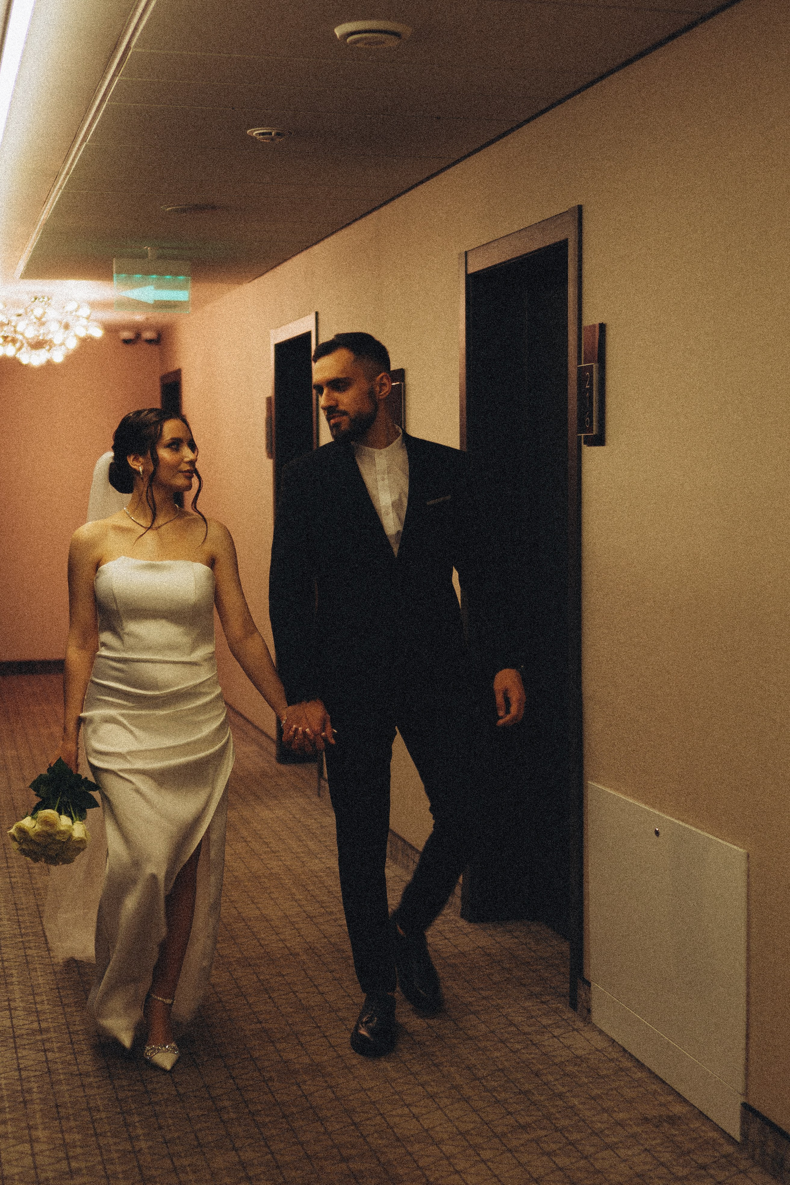 СВАДЕБНАЯ СЬЕМКА СБОРОВ ЖЕНИХА И НЕВЕСТЫ В ОТЕЛЕ И ТАКЖЕ ФОТОСЕССИИЯ В ОТЕЛЕЕ МЕГАПОЛИС БРЯНСК. Профессиональный фотограф, Санкт-Петербург — Виктория Богомолова