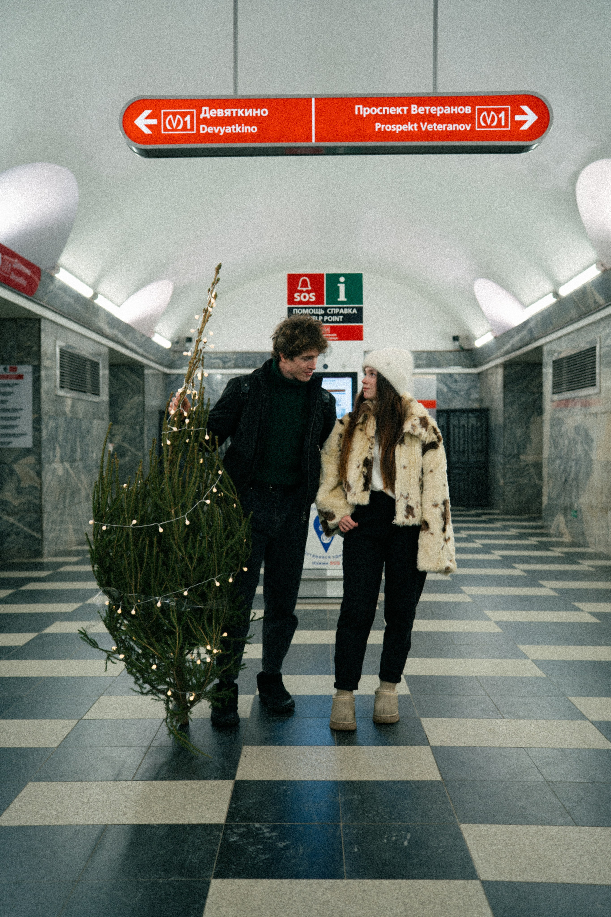 НОВОГОДНЯЯ ПРОГУЛКА ПАРЫ ПО ЧЕРНЫШЕВСКОЙ ПЕРЕД НОВЫМ ГОДОМ. Профессиональный фотограф, Санкт-Петербург — Виктория Богомолова