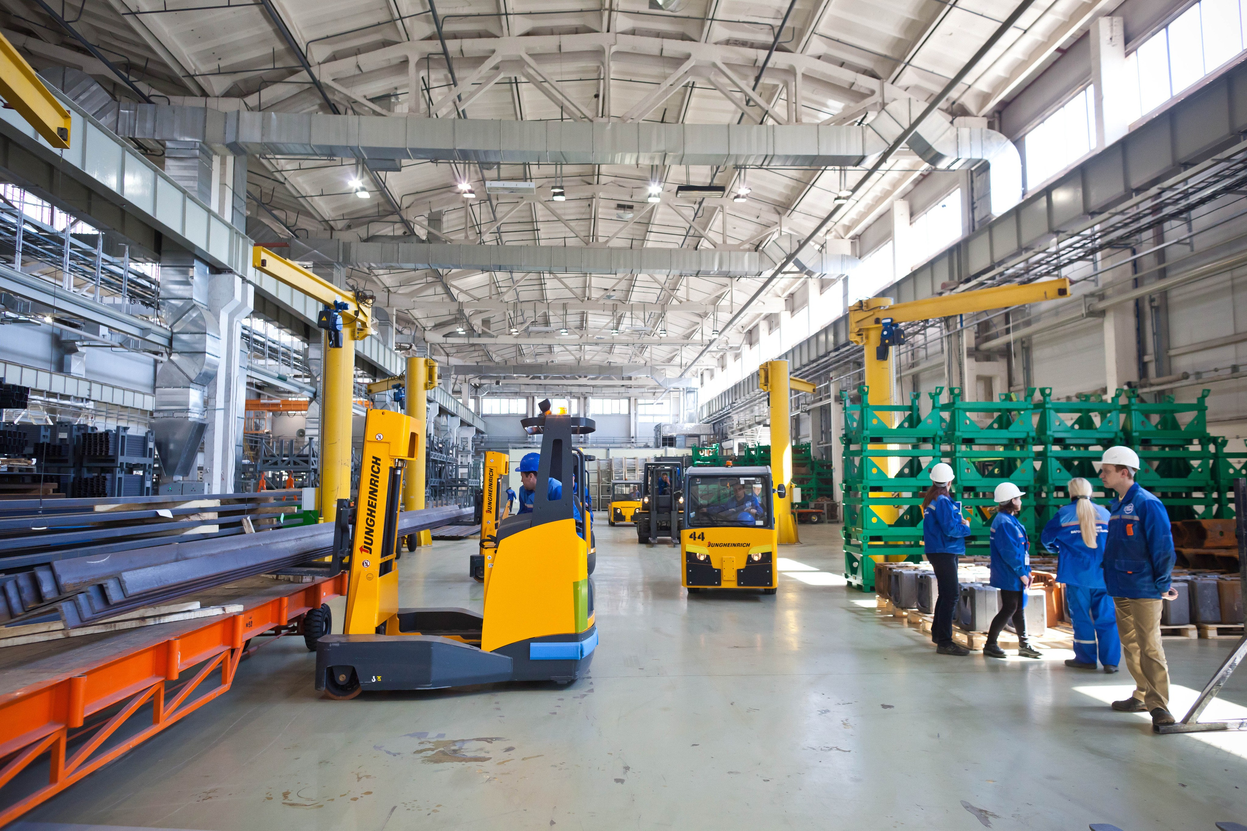 ТИХВИНСКИЙ ВАГОНОСТРОИТЕЛЬНЫЙ ЗАВОД. Рабочая сторона — бизнес портрет и репортаж в Санкт-Петербурге