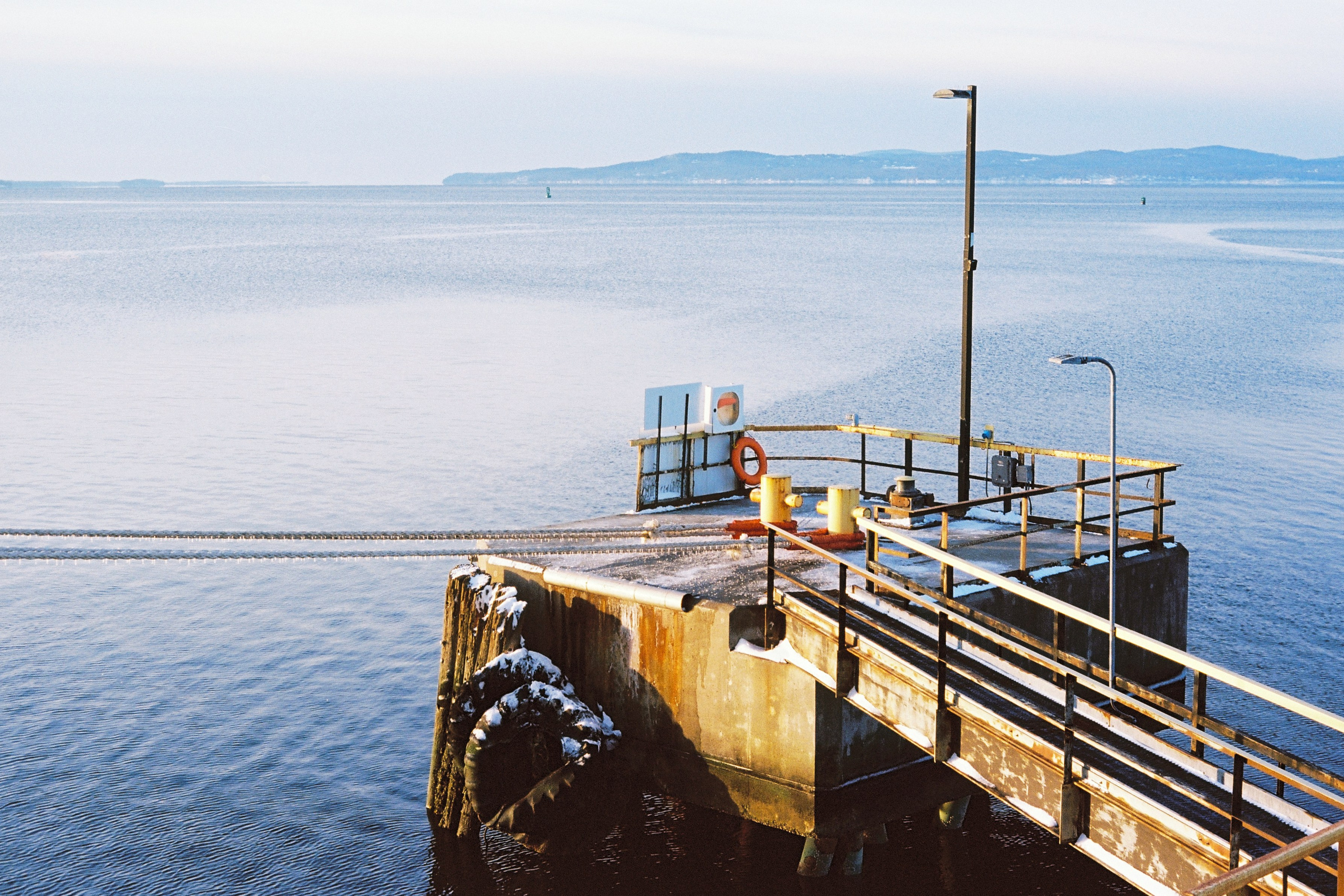 морской порт. причал.