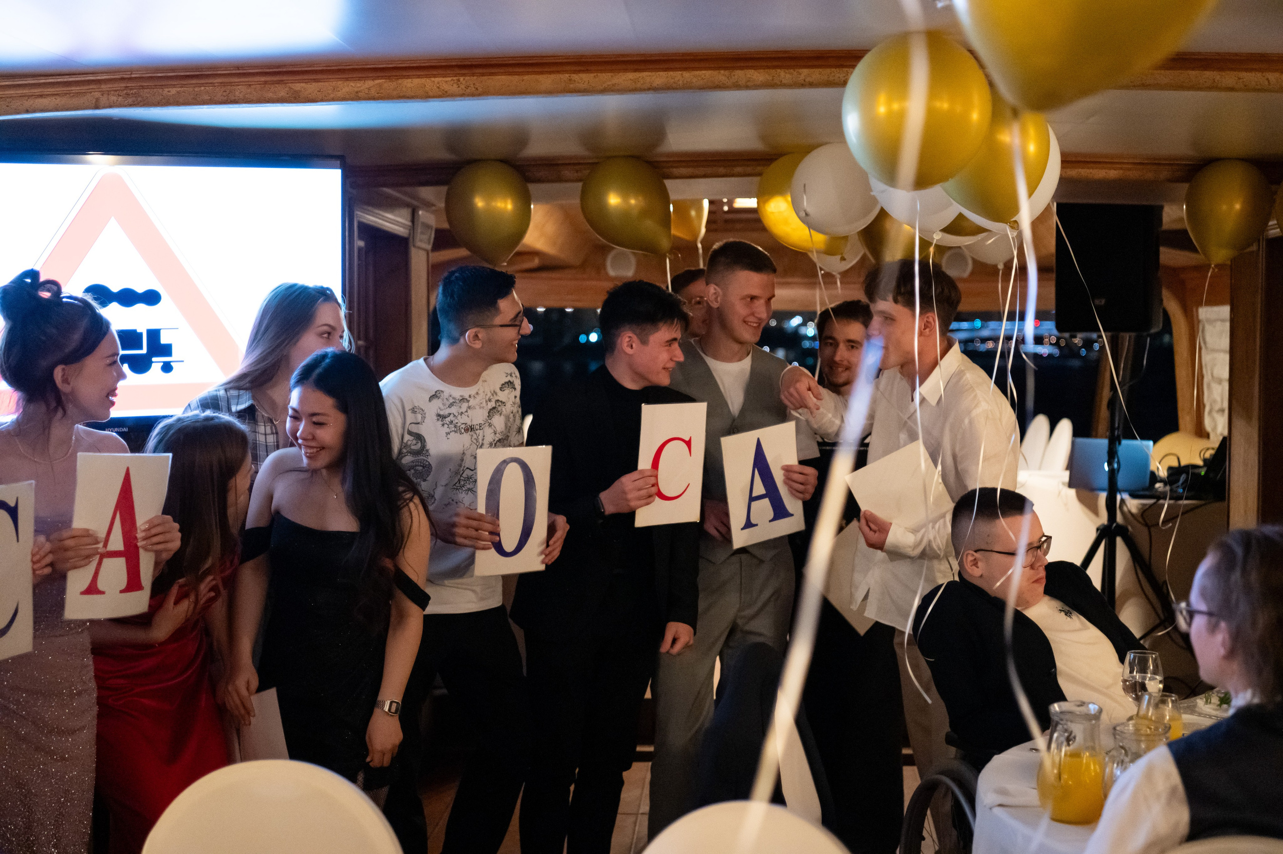 Выпускной вечер 11 класс на теплоходе. Детский и семейный фотограф г. Москва Оксана Катаджи