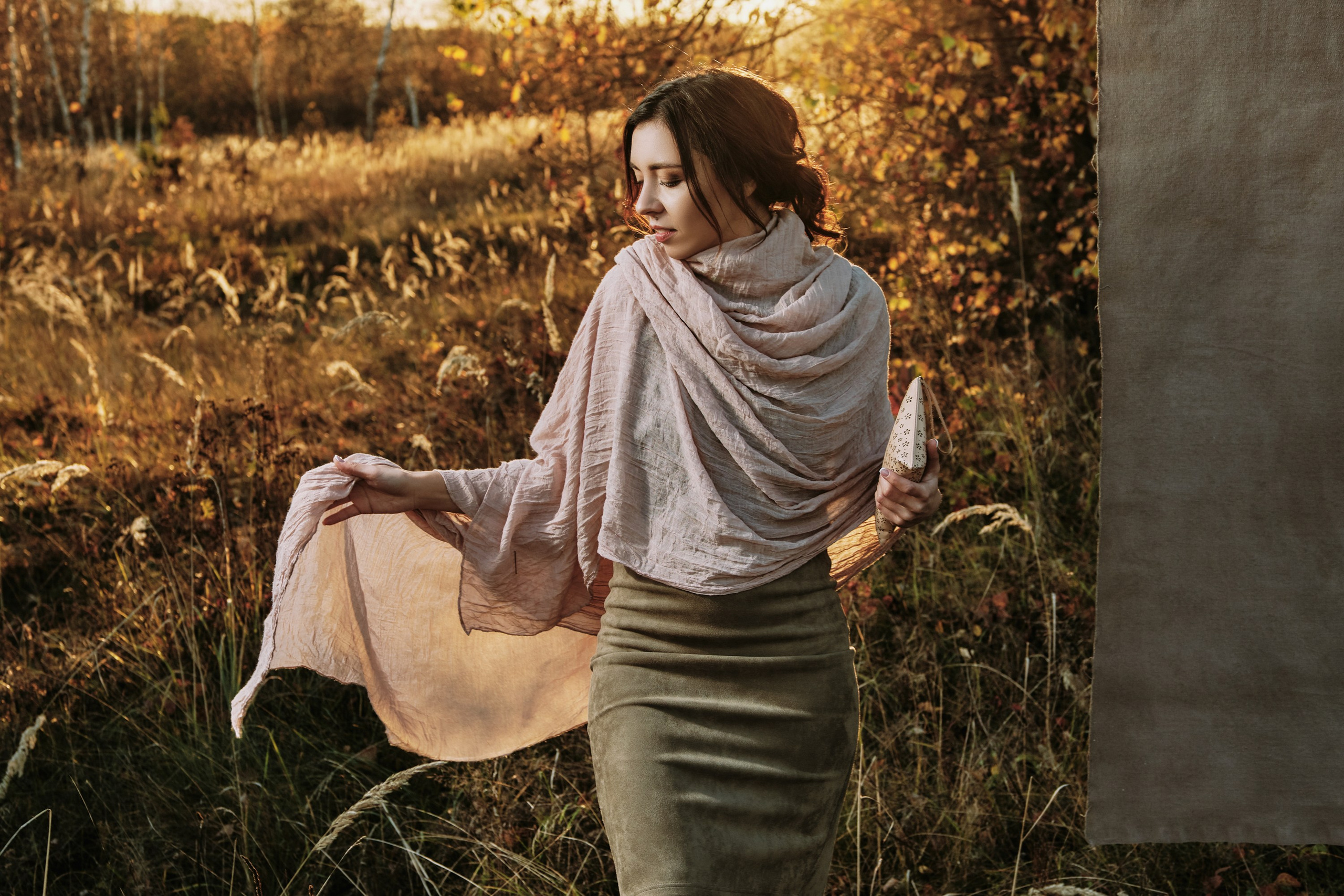 Женский портрет на закате в поле, осенняя фотосессия в Пятигорске