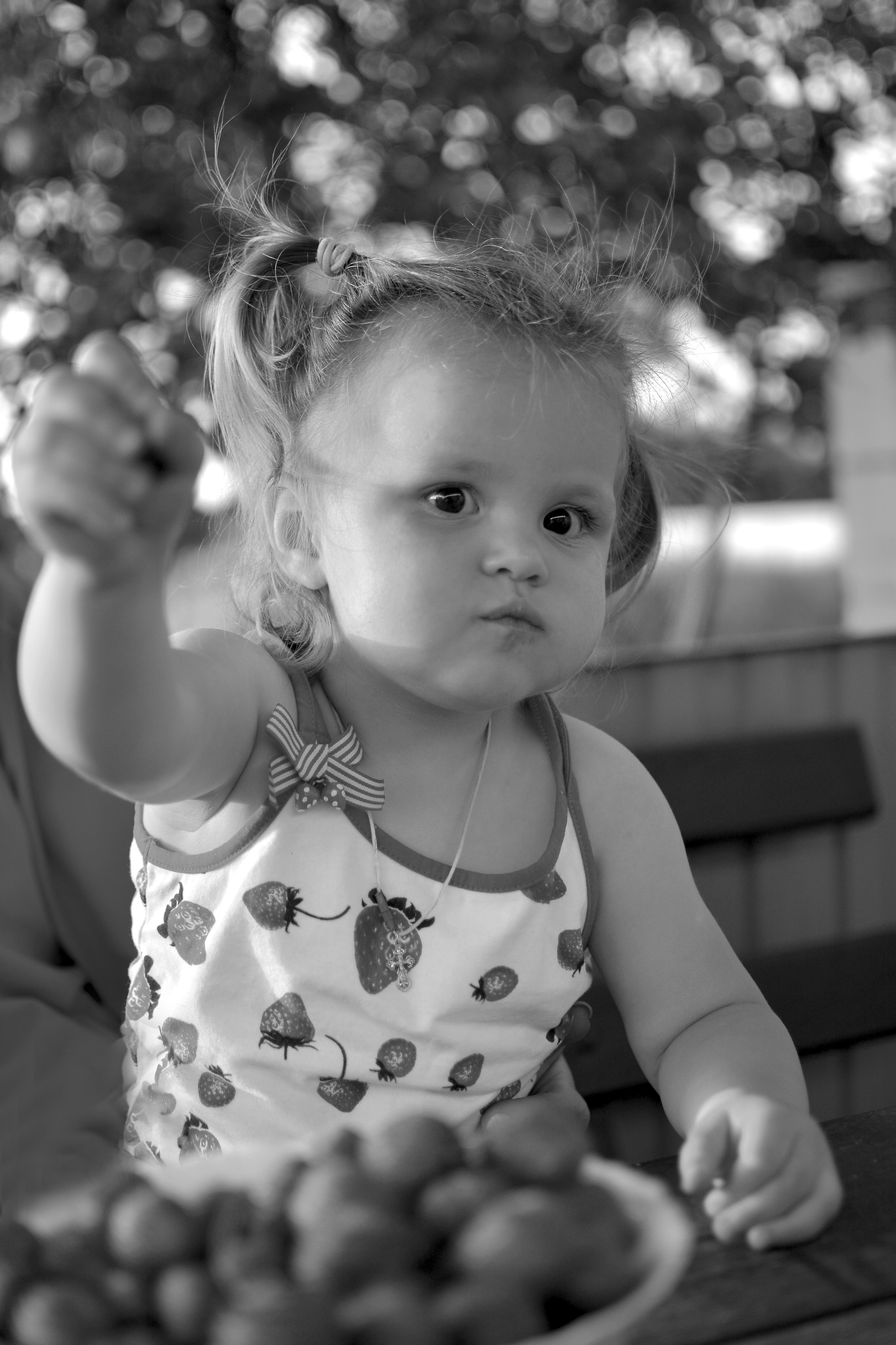 Полина с клубникой. Семейный и детский фотограф в городе Грязи Олеся Огурцова