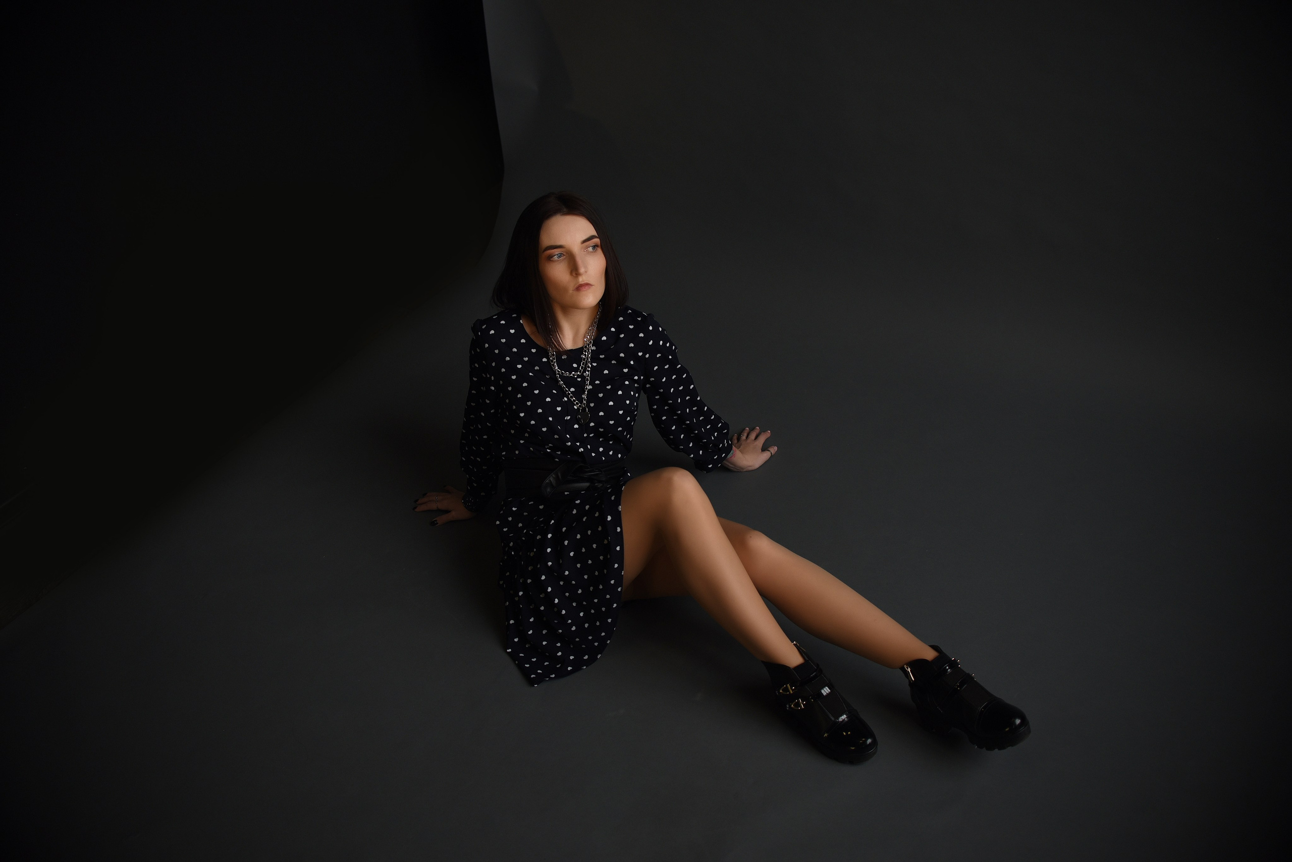 Индивидуальная студийная. Свадебный, семейный, детский, контент фотограф в Омске Максим Ильин