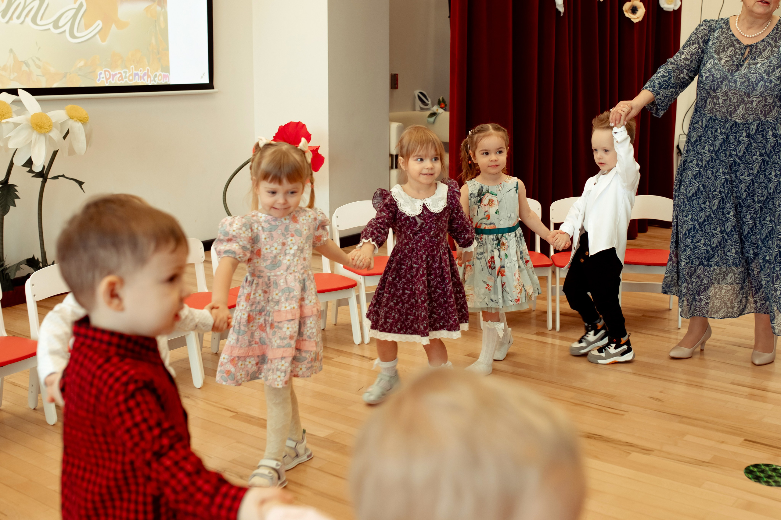 Праздник весны в детском саду. Семейный и детский фотограф в Москве Дорогова Екатерина
