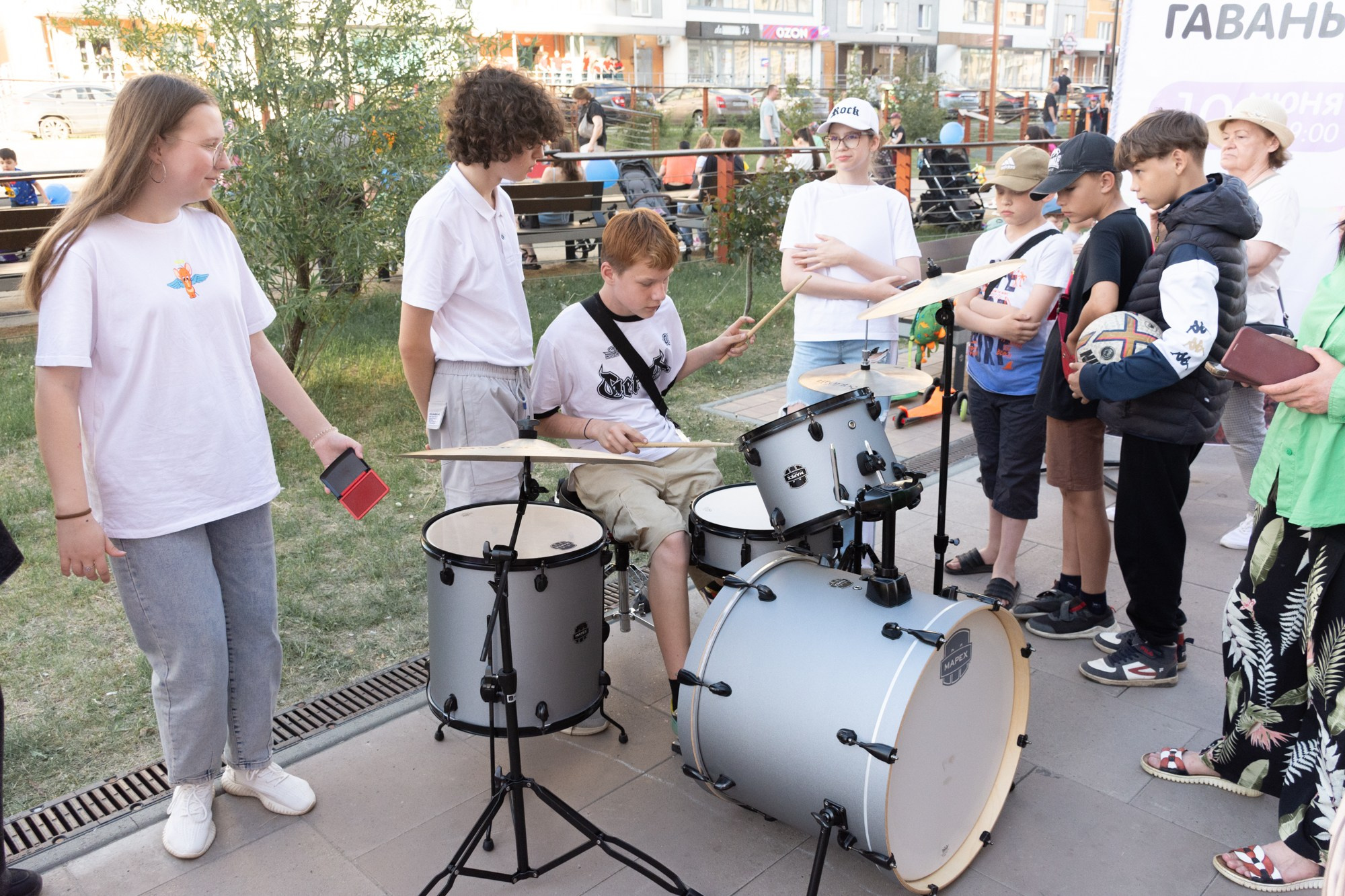 Фестиваль современного исполнительского искусства (Сквер Академ Риверсайд). Фотограф Максим Буряк