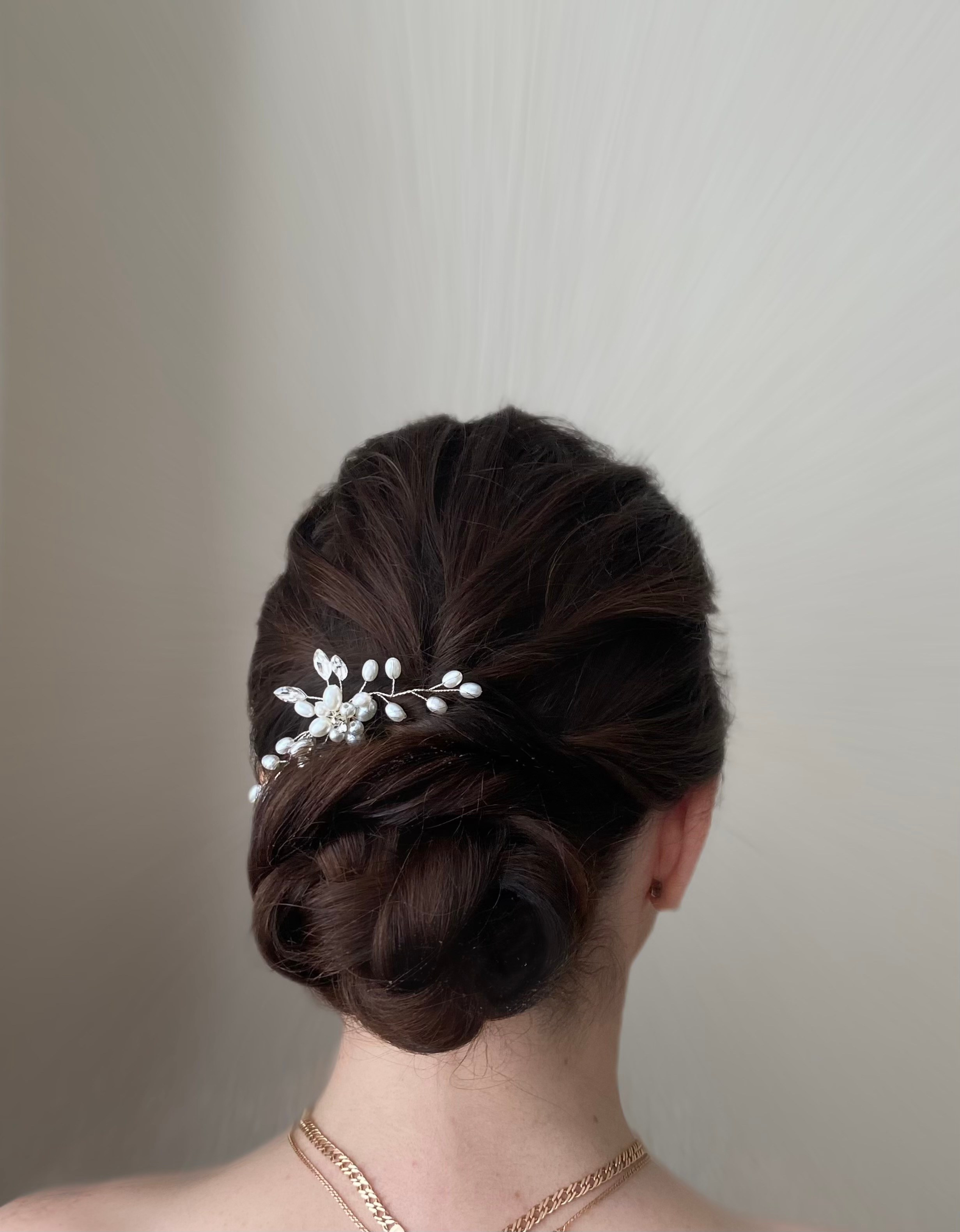 УКЛАДКА ВОЛОС ПРИЧЕСКИ В МОСКВЕ. СВАДЕБНЫЙ ВИЗАЖИСТ-СТИЛИСТ В МОСКВЕ ПРИЧЕСКИ МАКИЯЖ БРОВИ ВЫЕЗД