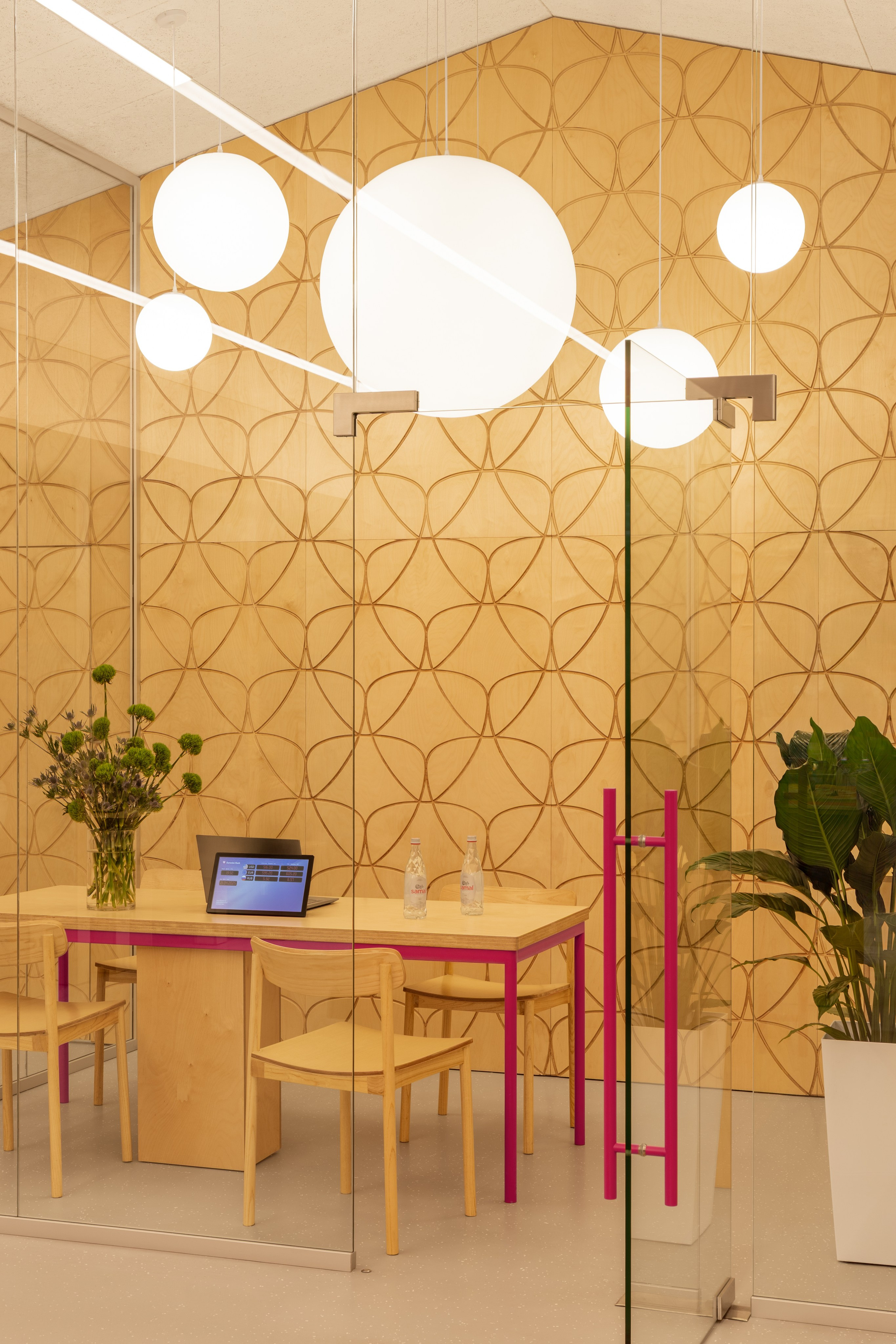 Юлия Малышева — Евразийский Банк. Roman Yakunin — interior photographer in Almaty, Kazakhstan