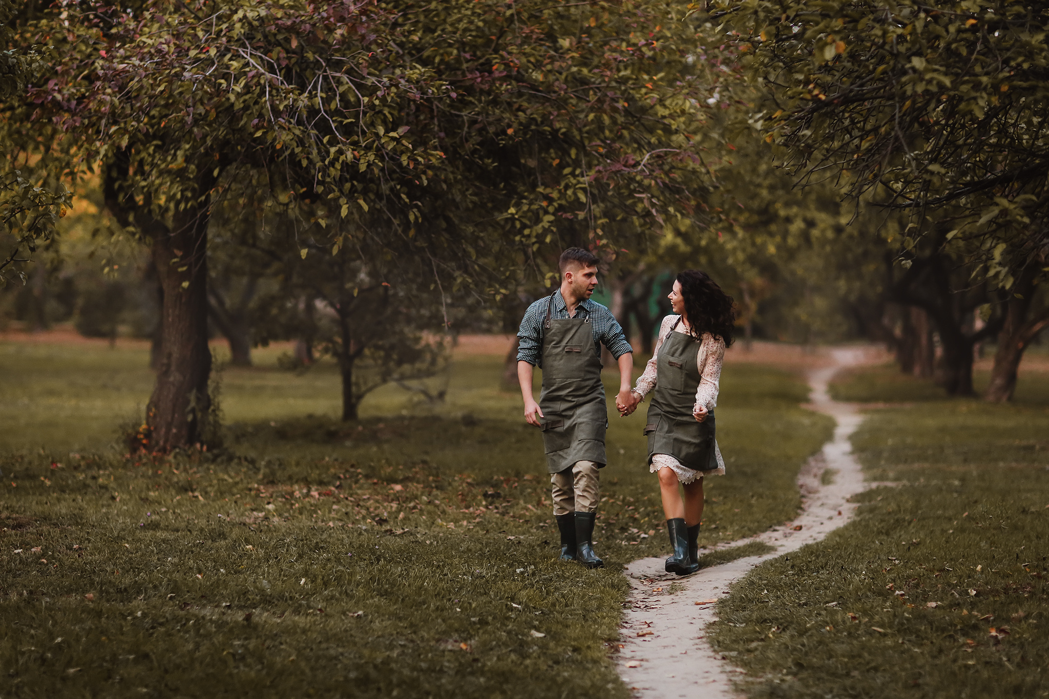 Аня и Дима, сбор урожая яблок. Семейный фотограф в Москве Марина Петра