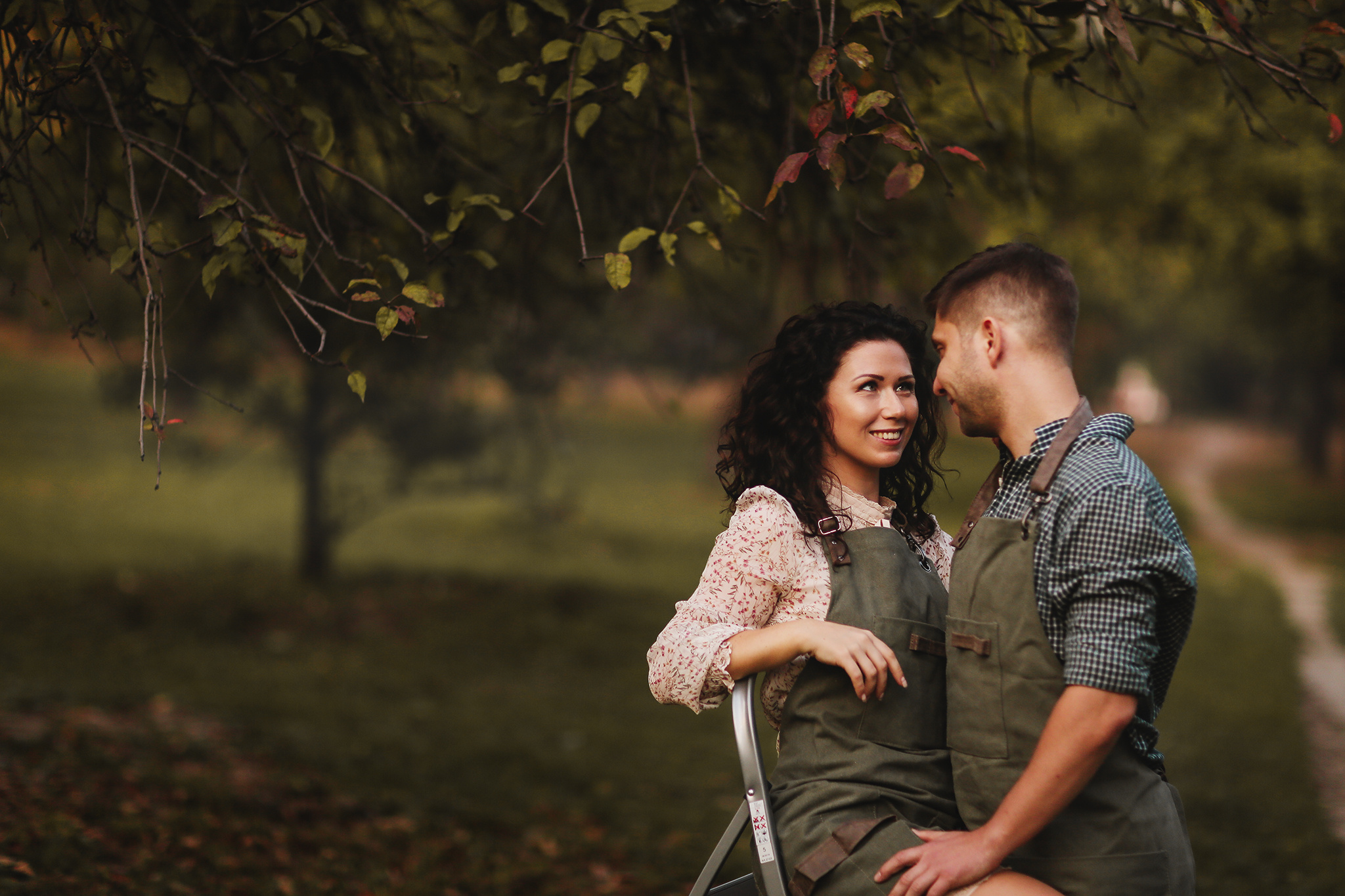 Аня и Дима, сбор урожая яблок. Семейный фотограф в Москве Марина Петра