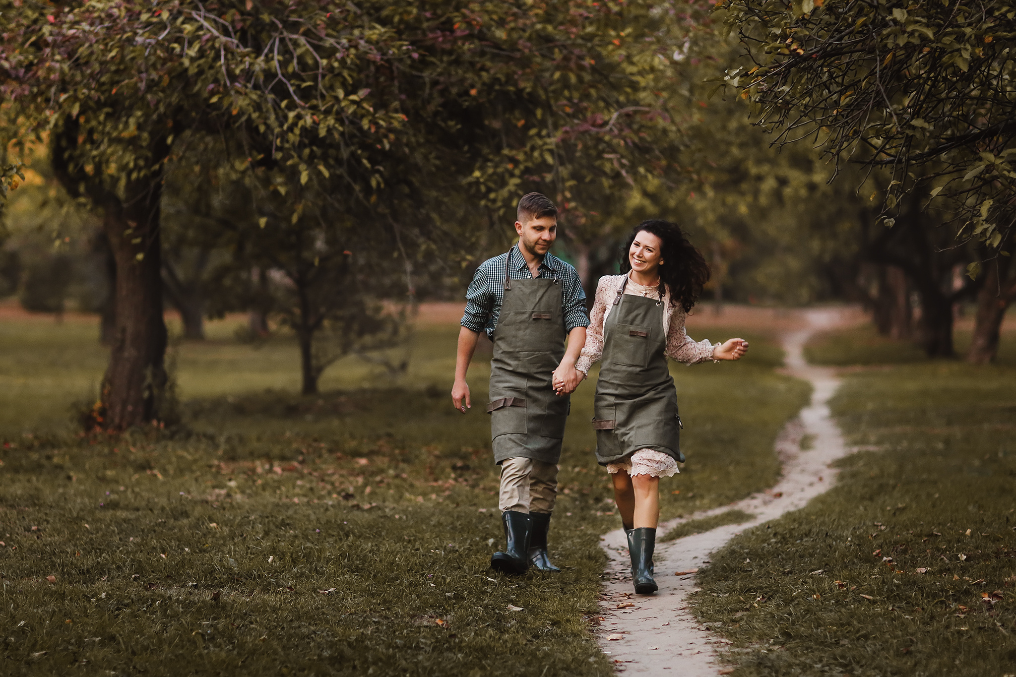 Аня и Дима, сбор урожая яблок. Семейный фотограф в Москве Марина Петра