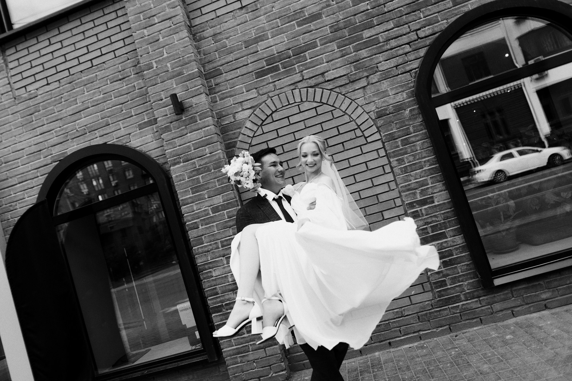 Свадебный фотограф в Тюмени — Фотосессия Тимура и Лизы в городском стиле. Портретный фотограф Тюмень Дарья Мустафина