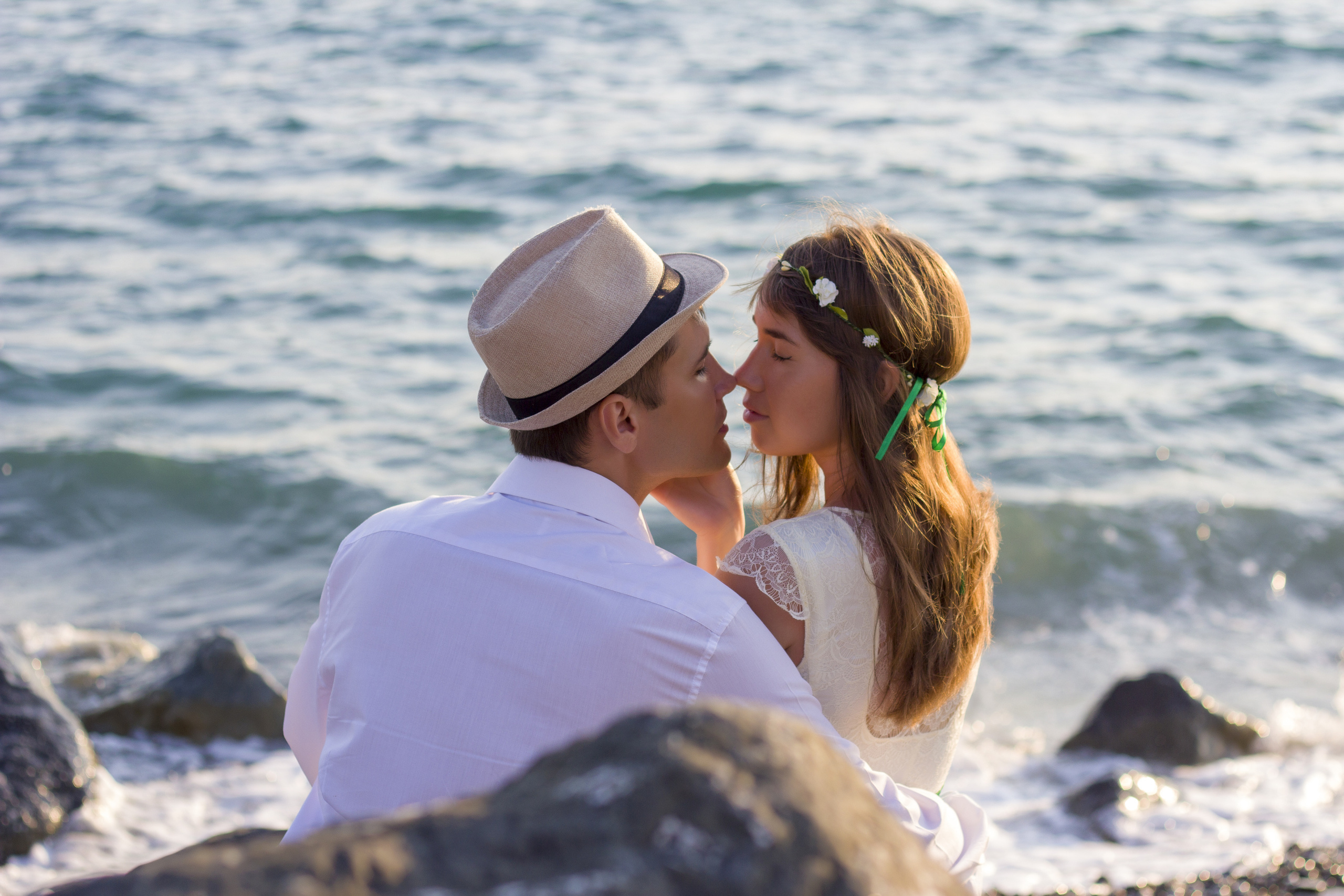 Летняя свадебная прогулка в Адлере на море и в парке южные культуры. Фотограф в Сочи Тиунова Маргарита и Тиунов Евгений