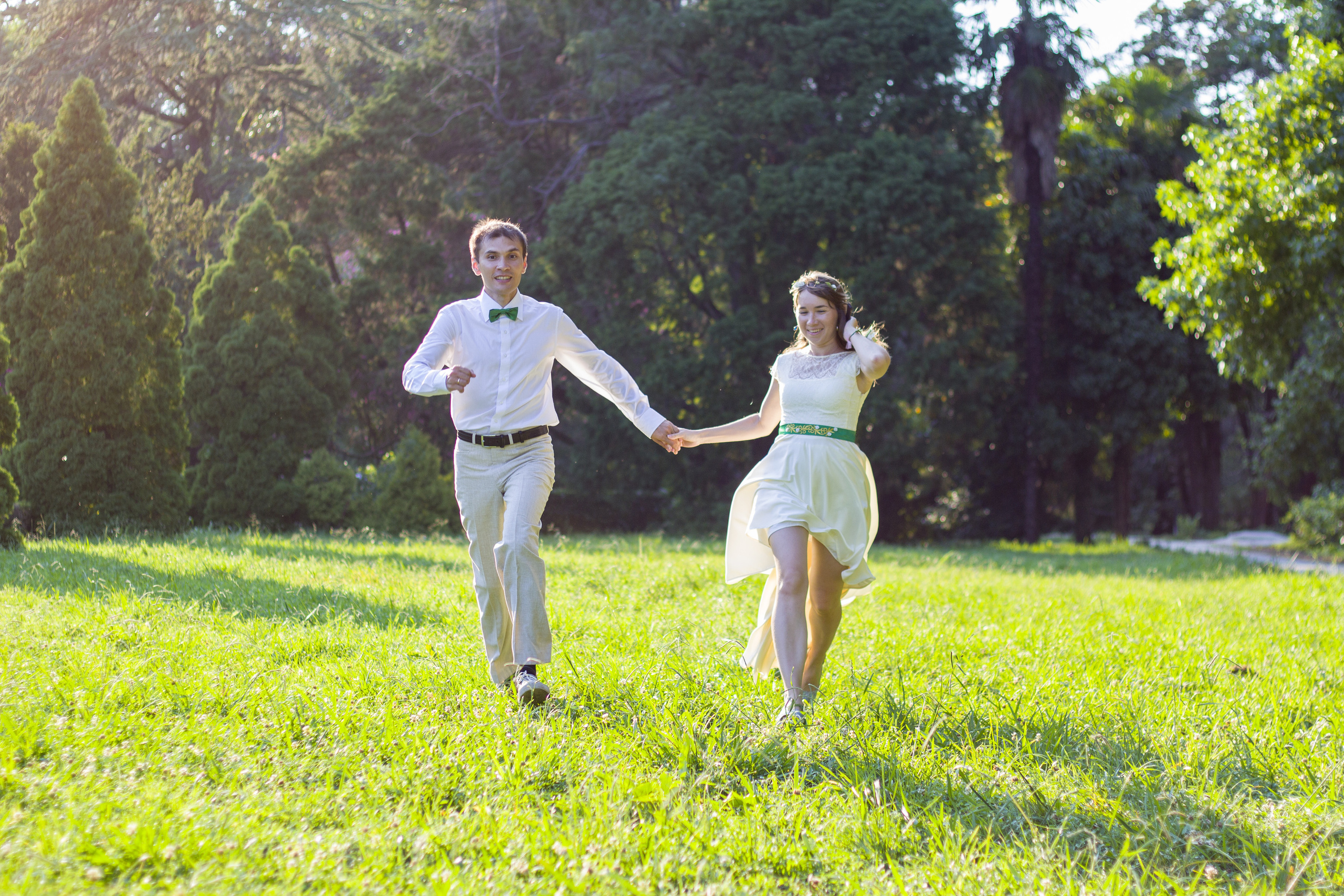 Летняя свадебная прогулка в Адлере на море и в парке южные культуры. Фотограф в Сочи Тиунова Маргарита и Тиунов Евгений
