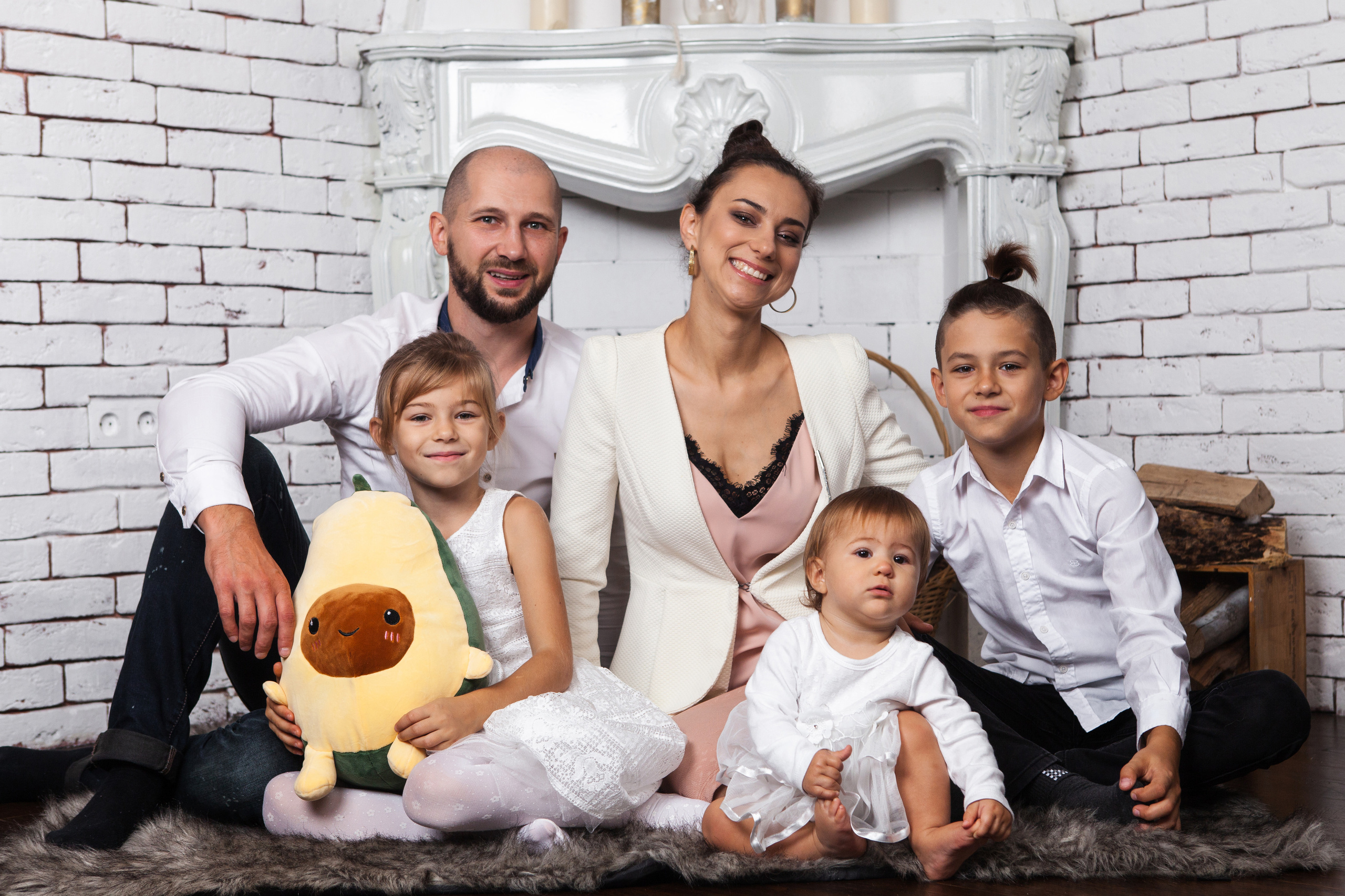 Идеи семейной фотосессии в студии с детьми. Фотограф в Сочи Тиунова Маргарита и Тиунов Евгений