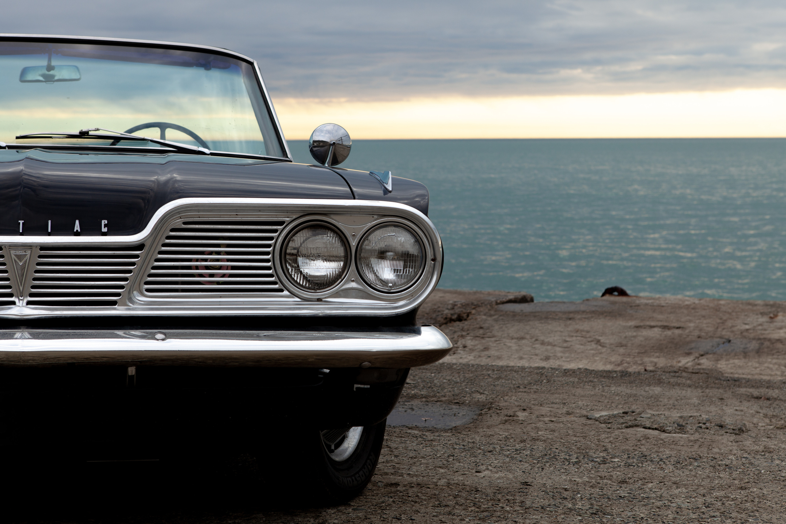 Фотосессия пары с машиной. Фотограф в Сочи Тиунова Маргарита и Тиунов Евгений