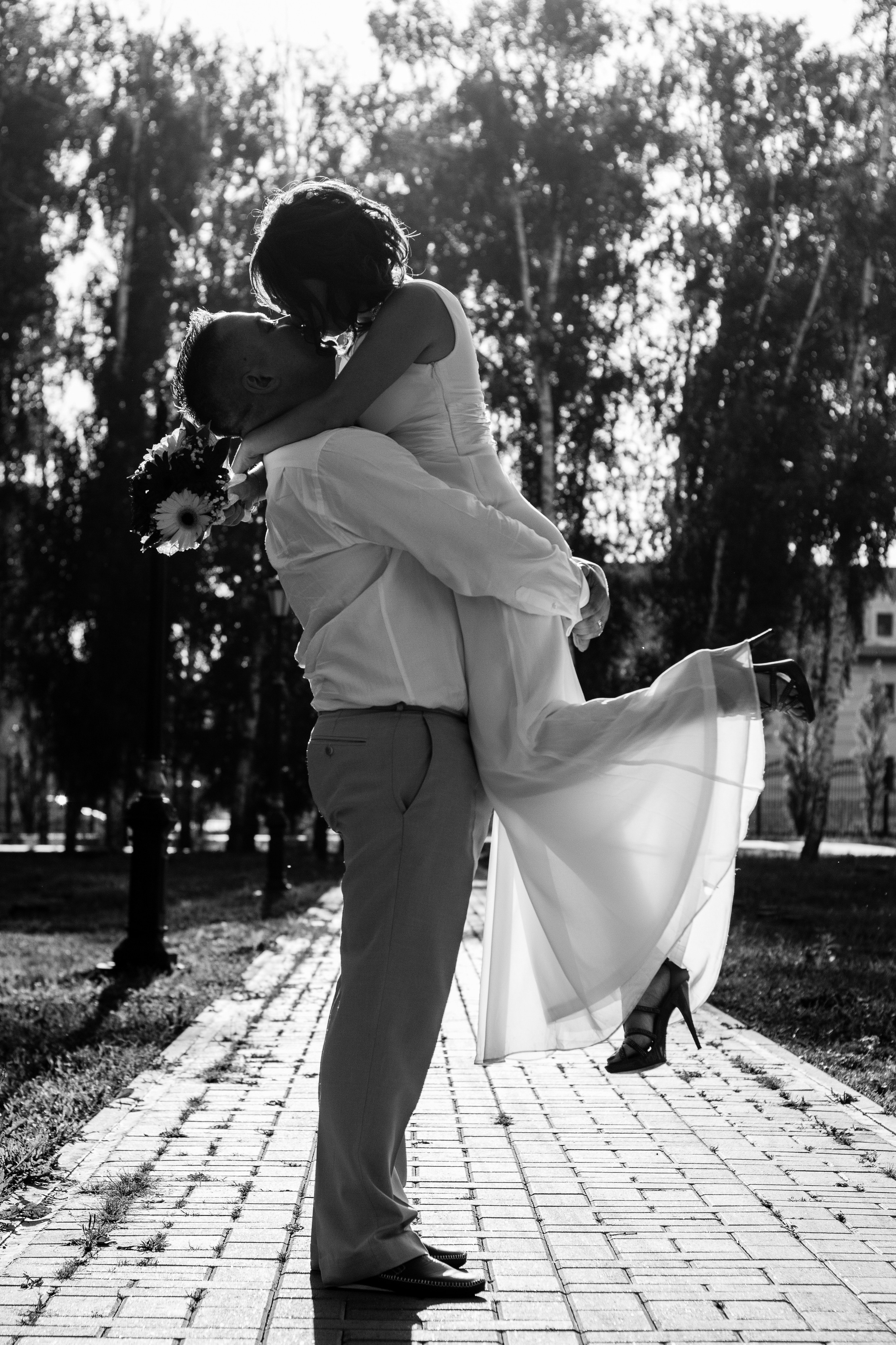 Свадебная прогулка Рафаэля и Галины в городе Салават. Фотограф в Сочи Тиунова Маргарита и Тиунов Евгений