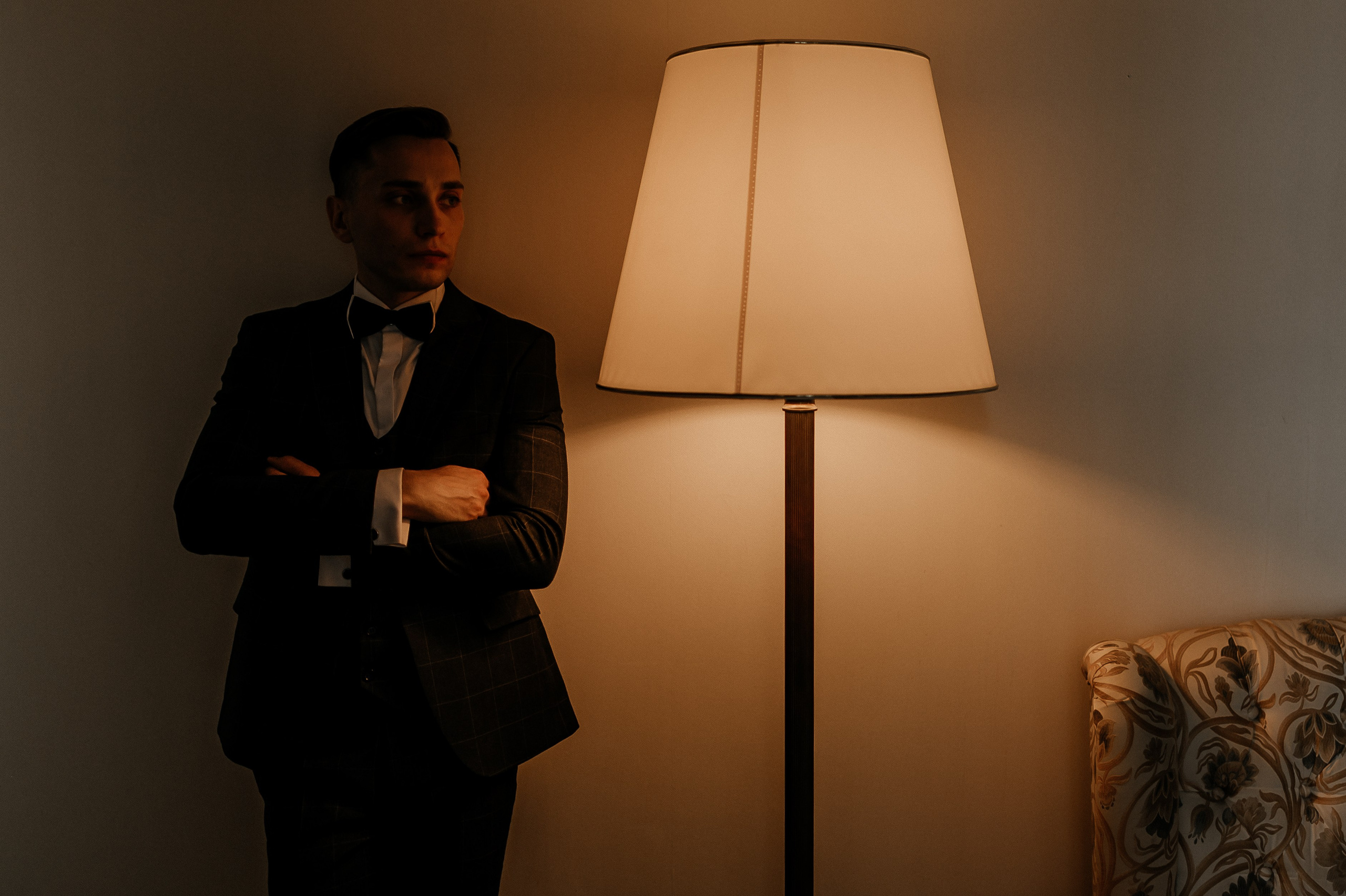 Фото жениха в темном ключе