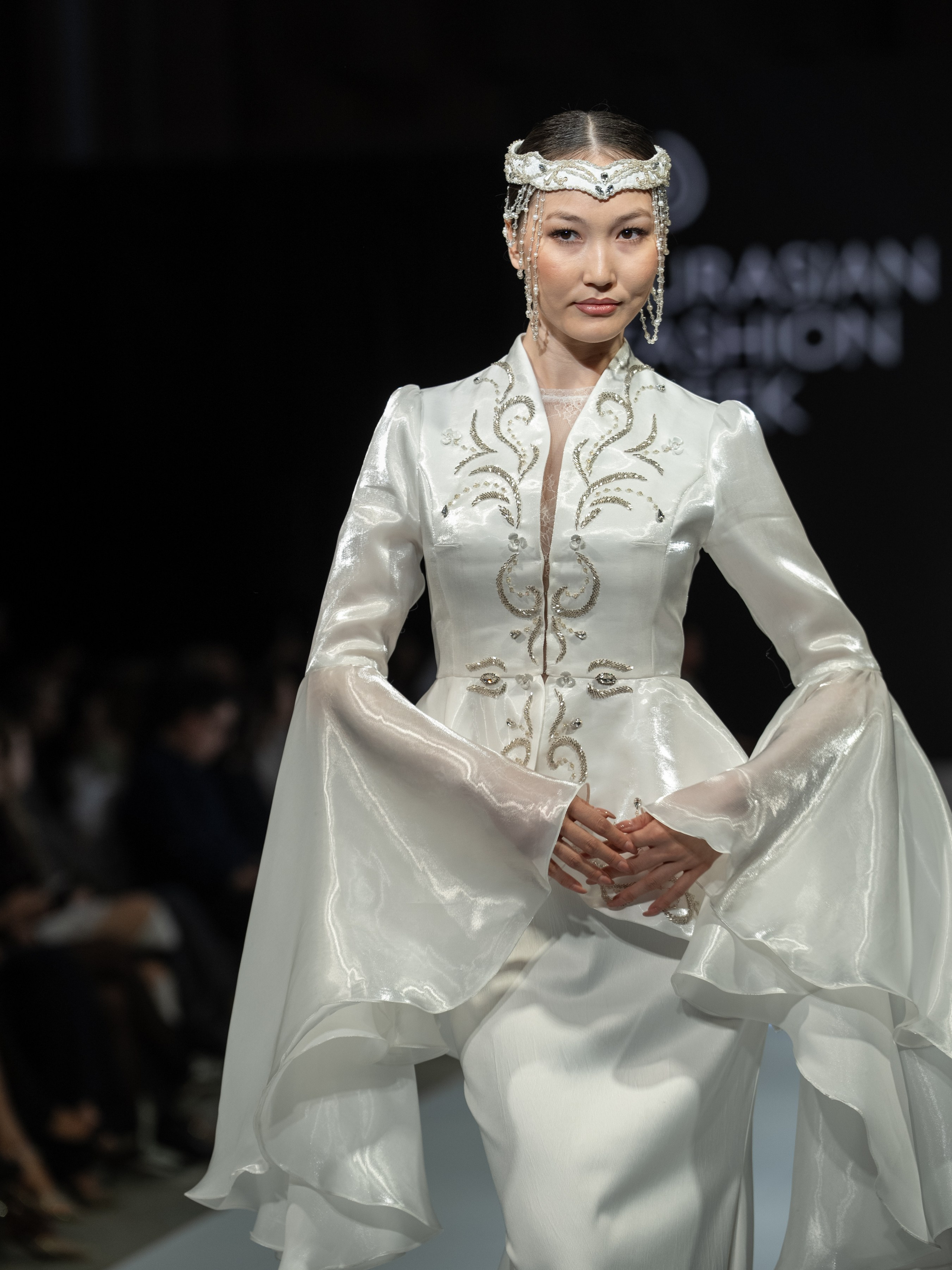 EURASIAN FASHION WEEK Innes. Сайт Алматинского НЮ АРТ, будуар и фэшн фотографа Дениса Карпенко