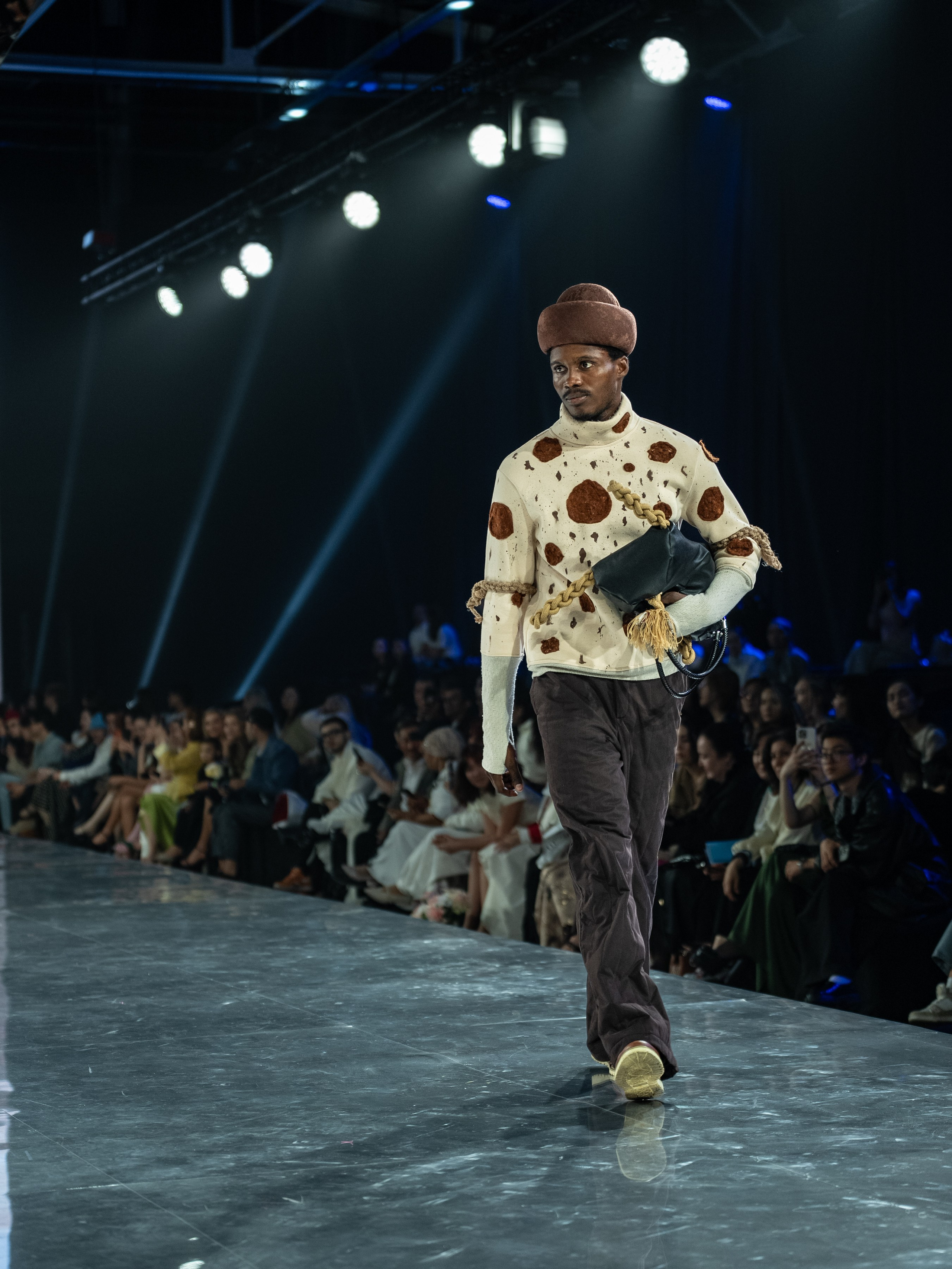 Visa Fashion Week Almaty Pre-Fall 2026 GAZHAIYIP. Сайт Алматинского НЮ АРТ, будуар и фэшн фотографа Дениса Карпенко