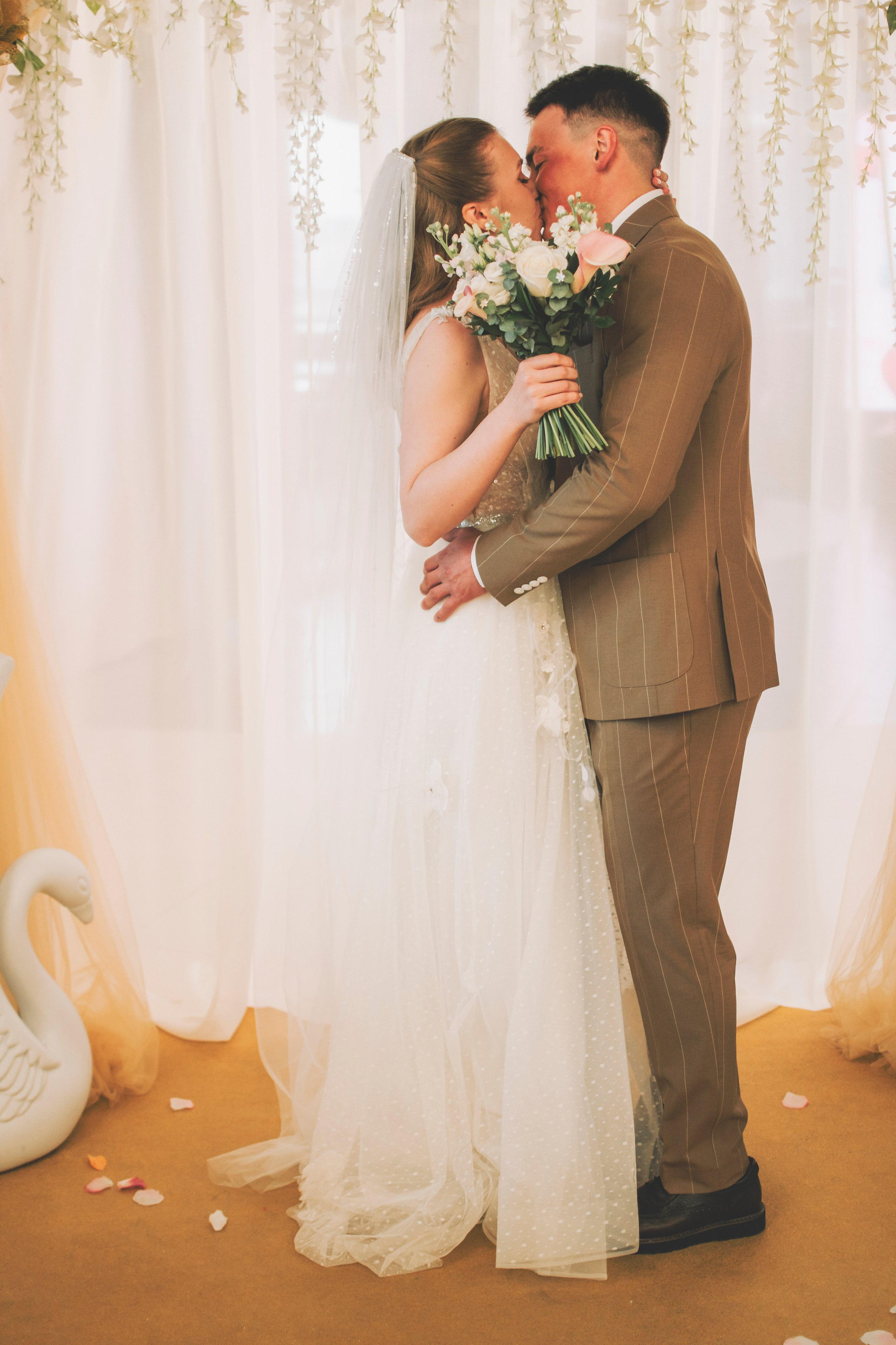 Альберт и Анастасия (Студийная фотосессия, роспись в ДК Нефтяник + фотосессия с гостями). Семейный и свадебный фотограф Губкинский и Ставрополь